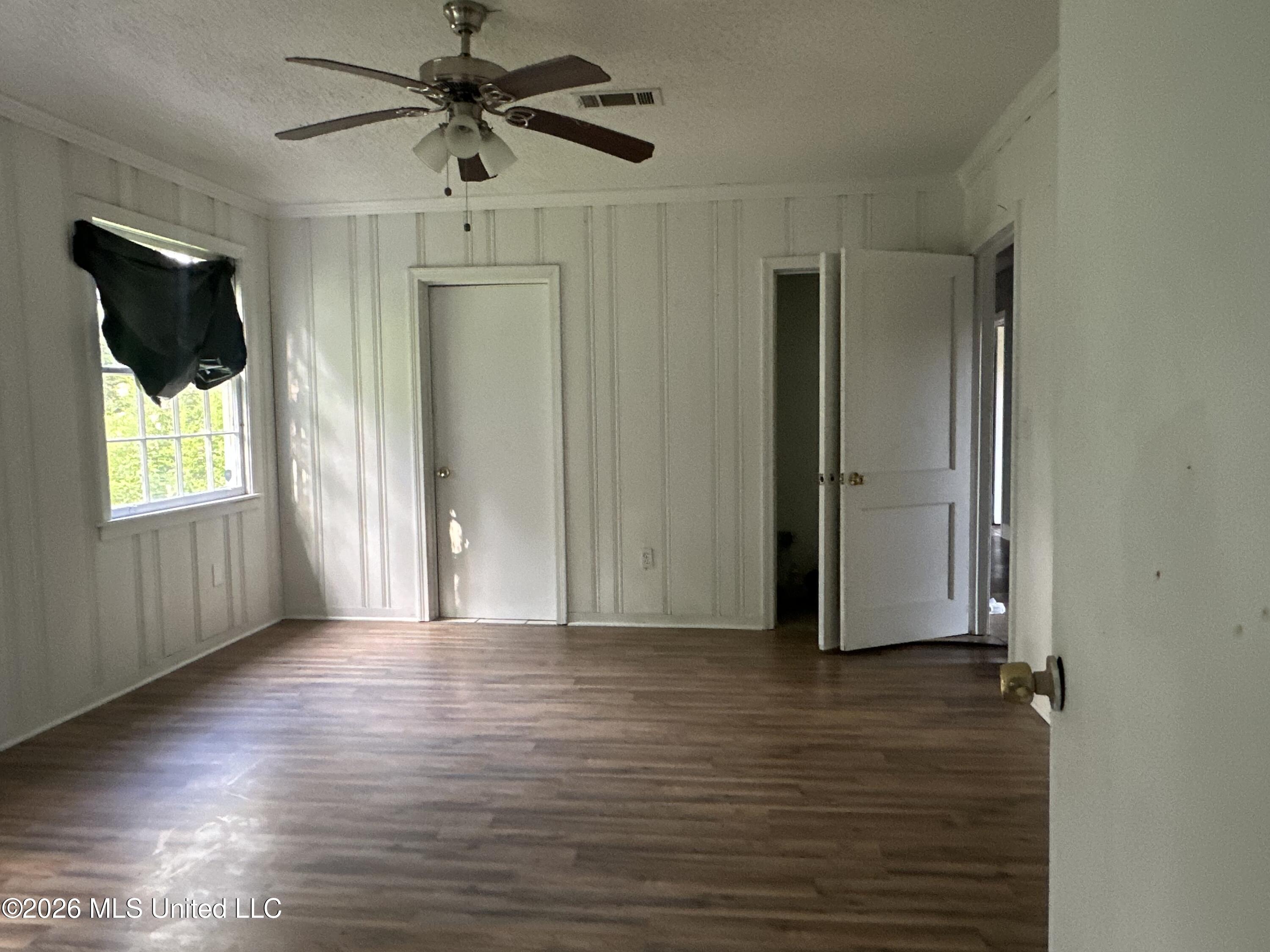 460 W Northside Drive Property Photo 16