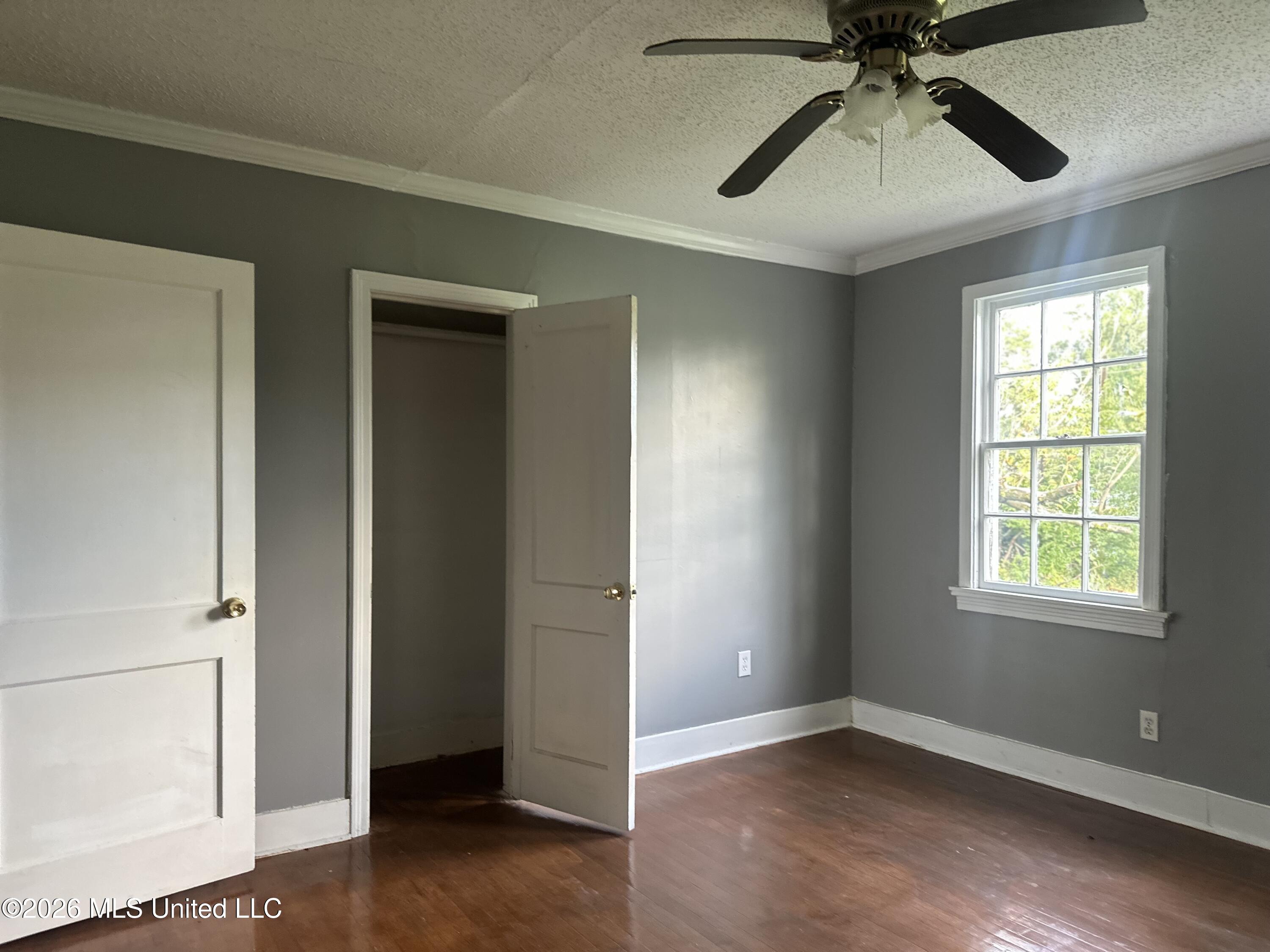 460 W Northside Drive Property Photo 18