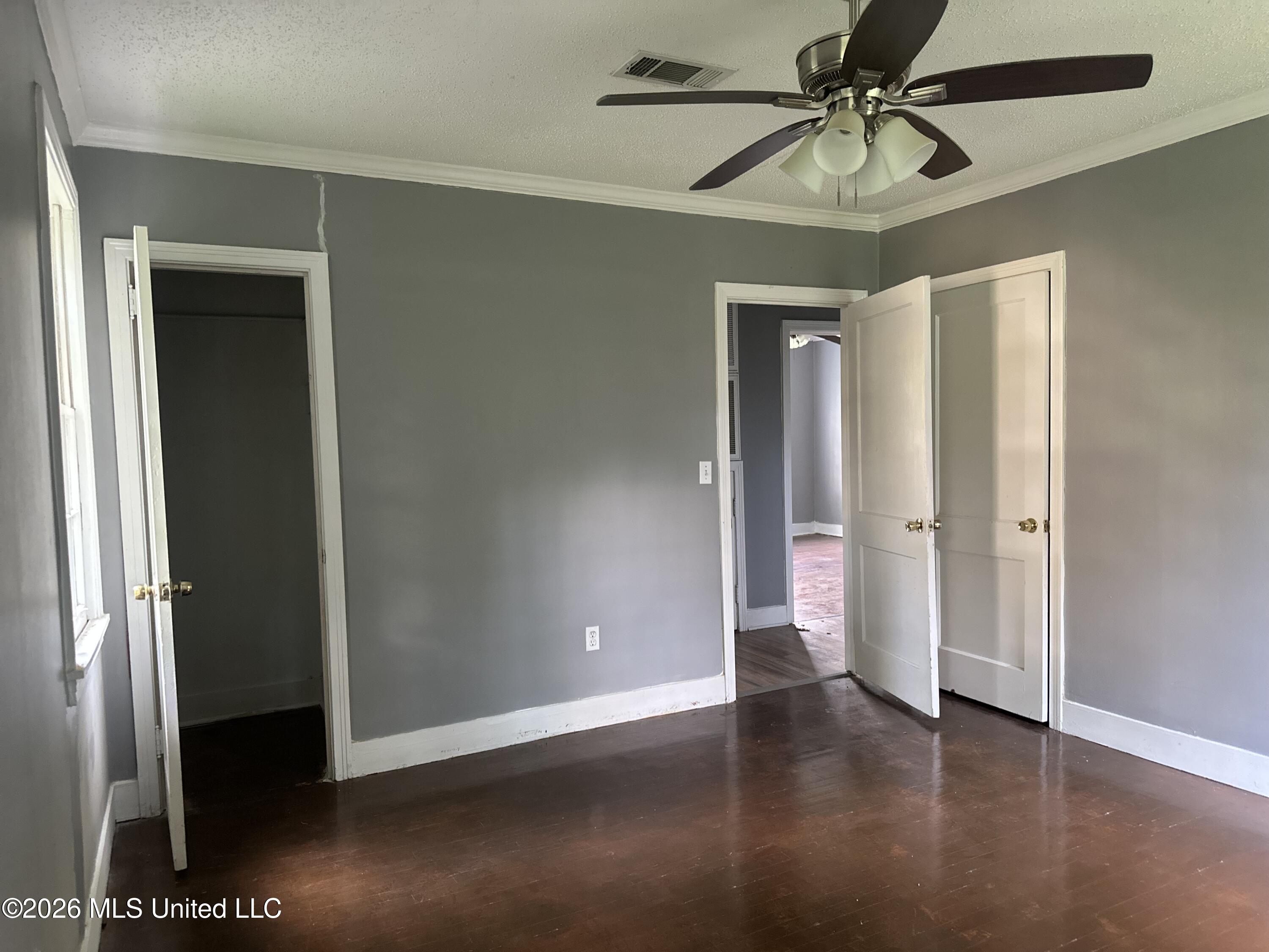 460 W Northside Drive Property Photo 19