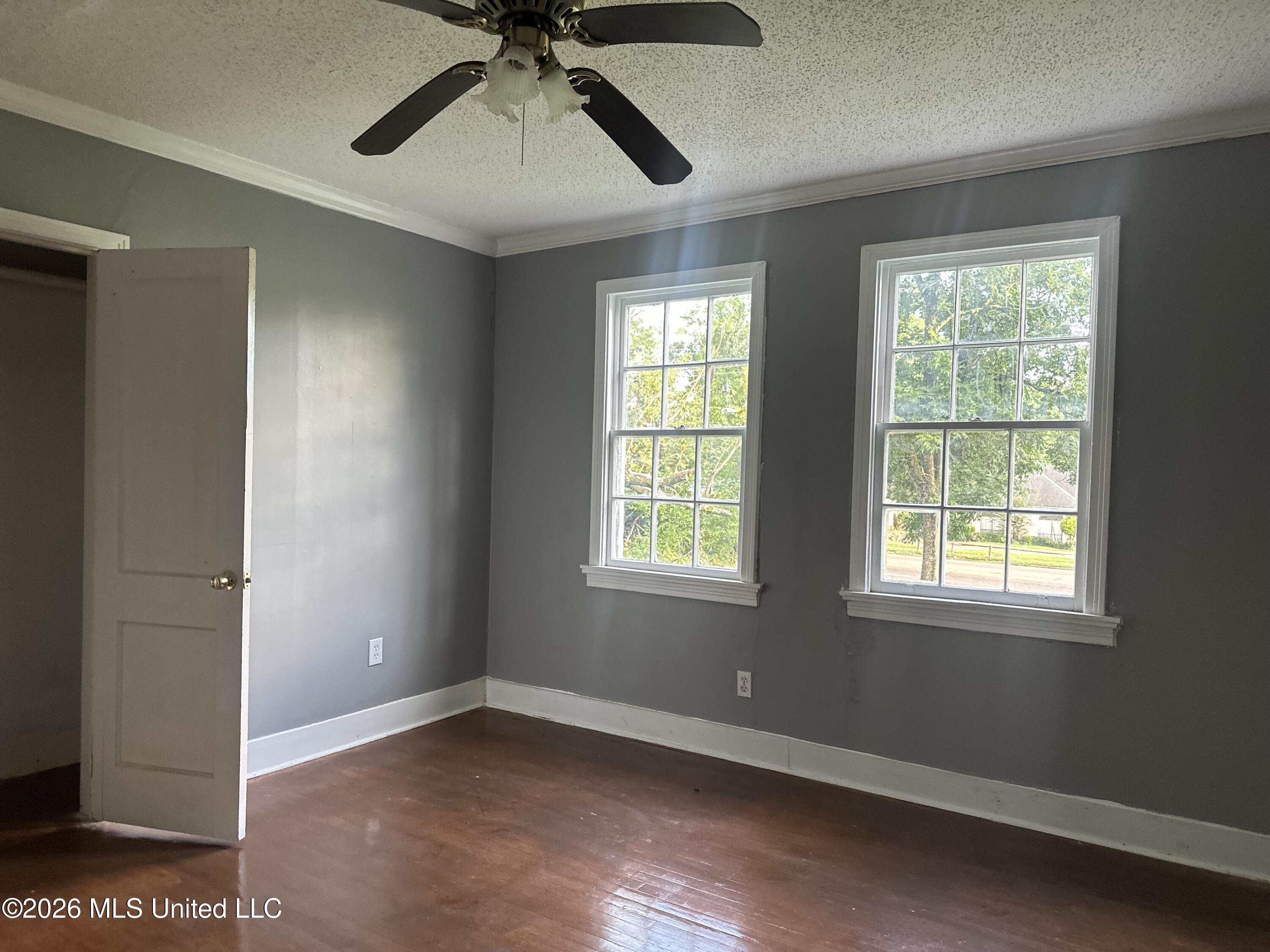 460 W Northside Drive Property Photo 20
