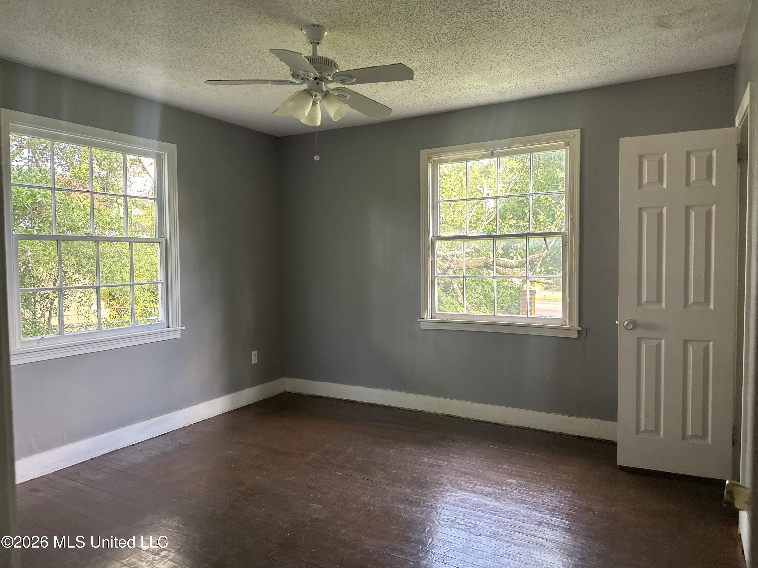 460 W Northside Drive Property Photo 21
