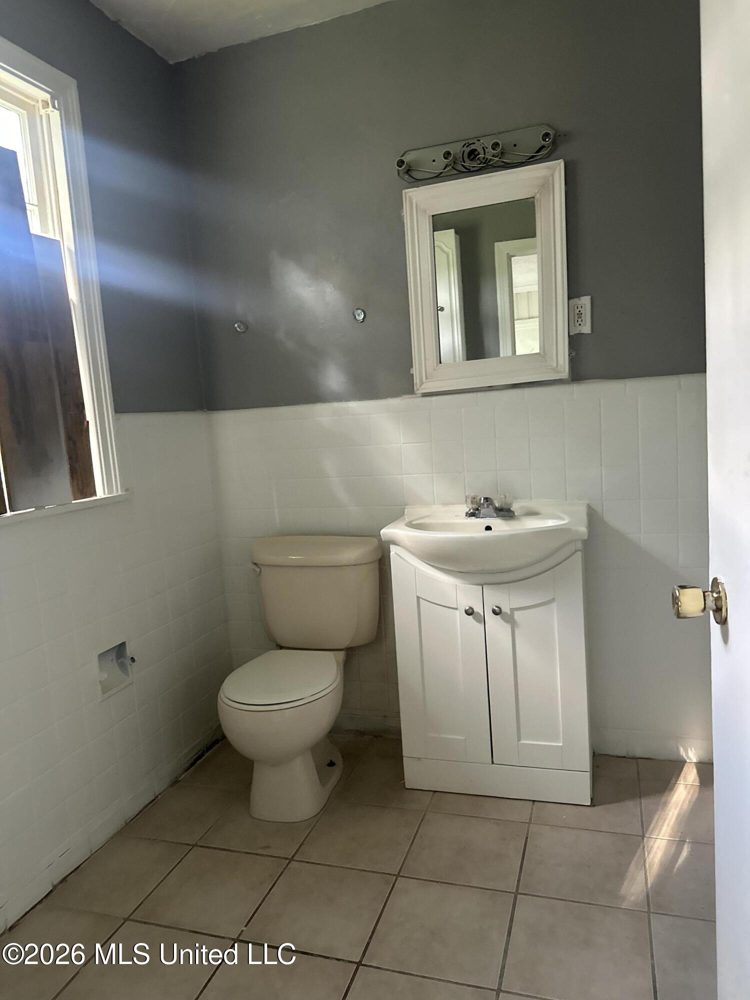 460 W Northside Drive Property Photo 31