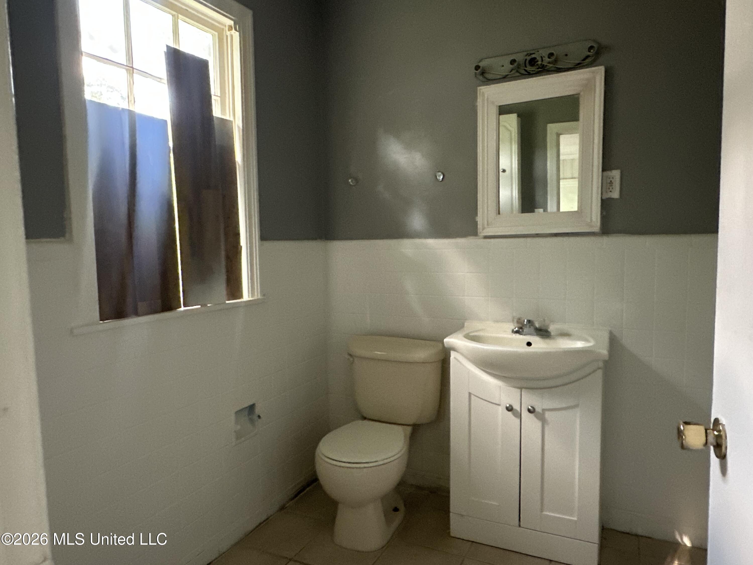 460 W Northside Drive Property Photo 33