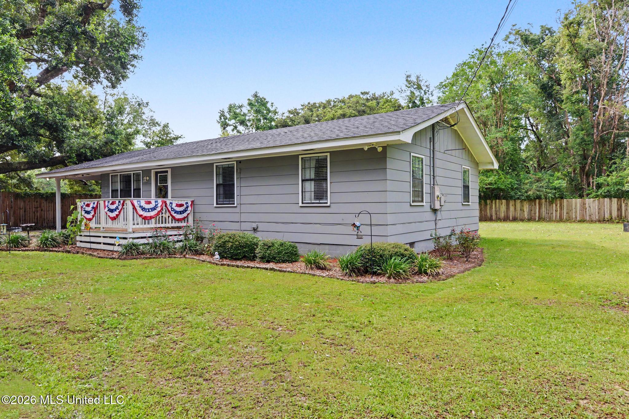 22107 Spence Street Property Photo 3