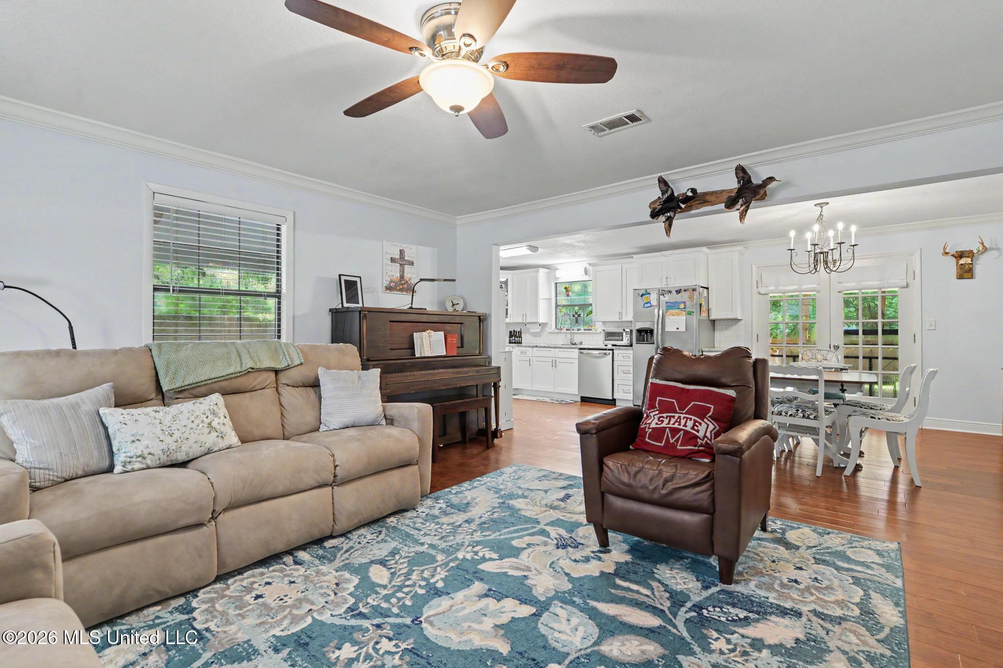 22107 Spence Street Property Photo 4