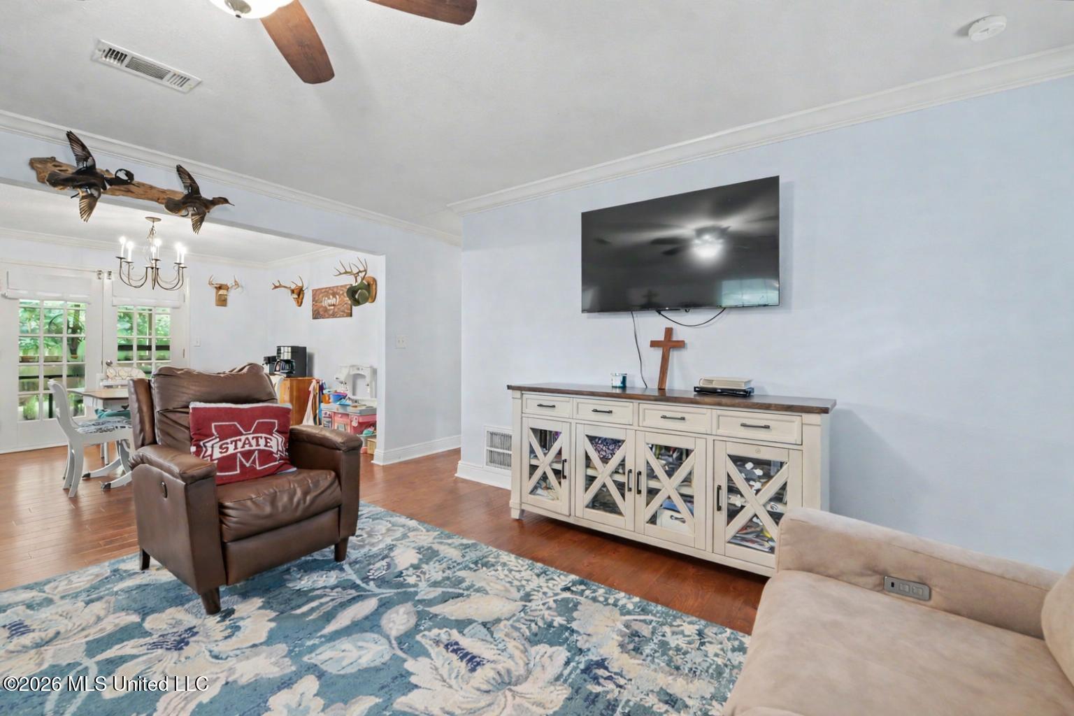 22107 Spence Street Property Photo 7