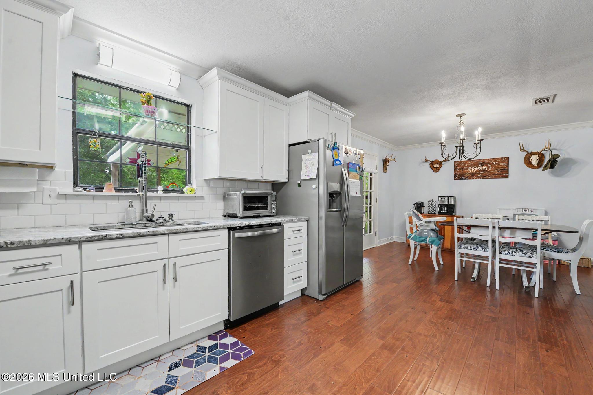 22107 Spence Street Property Photo 9