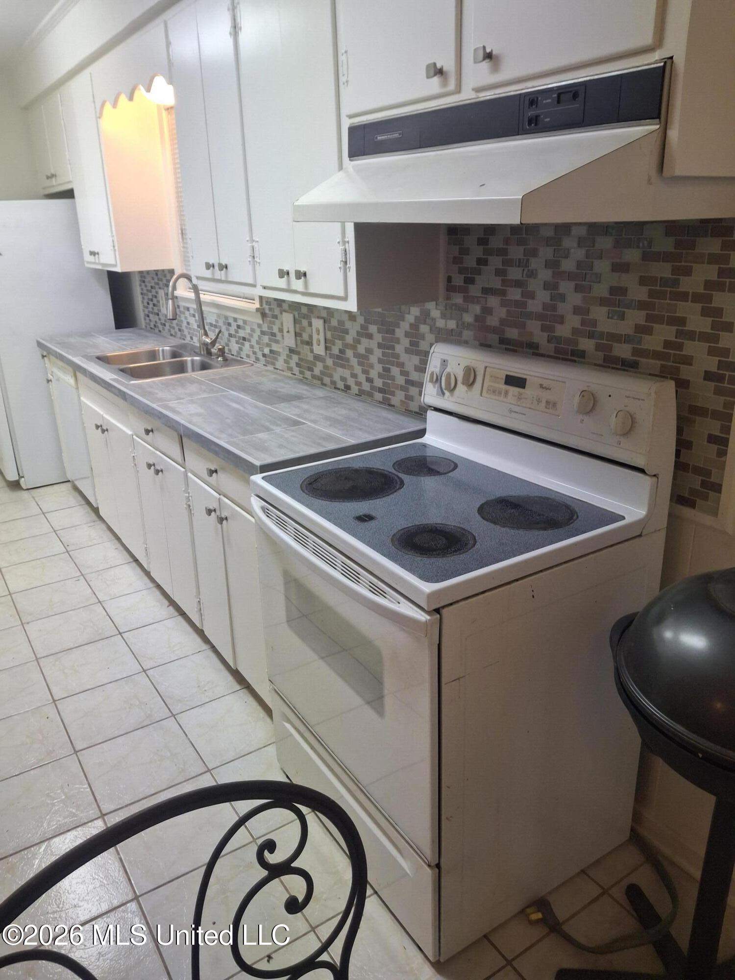 3416 Cecil Drive Property Photo 6