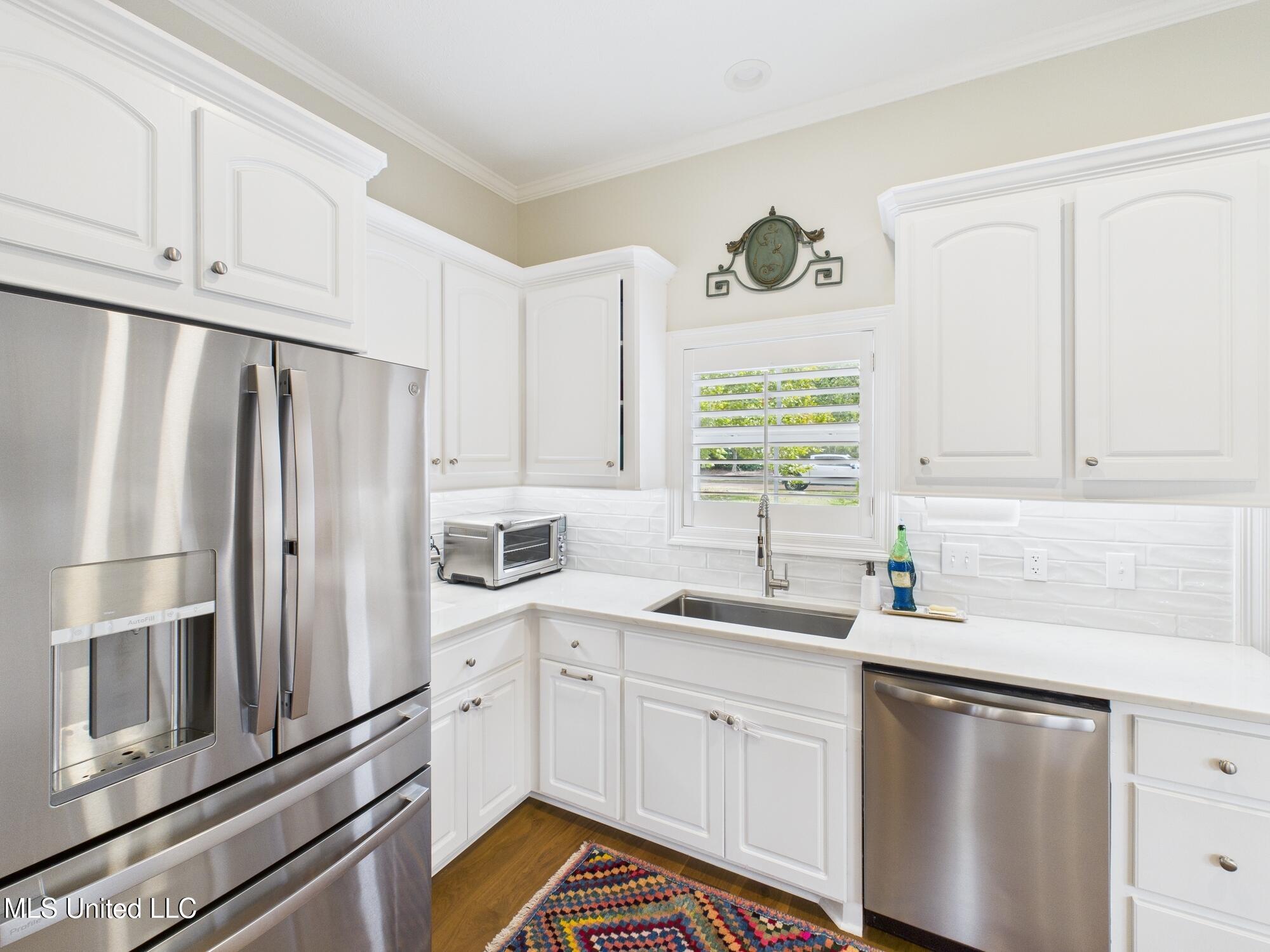 207 Geneva Boulevard Property Photo 8