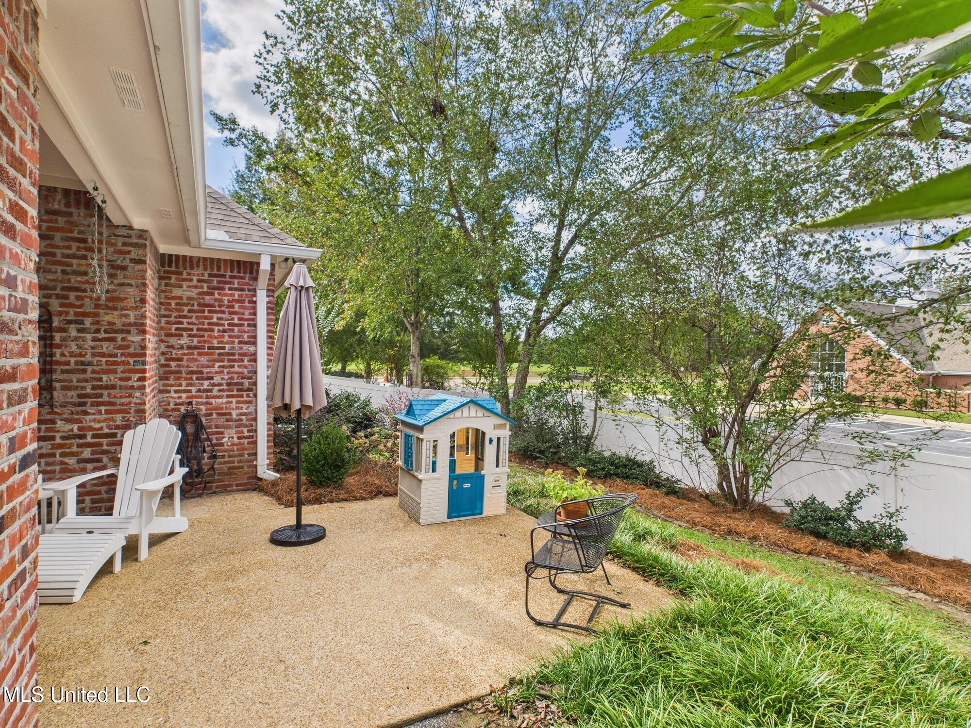 207 Geneva Boulevard Property Photo 29