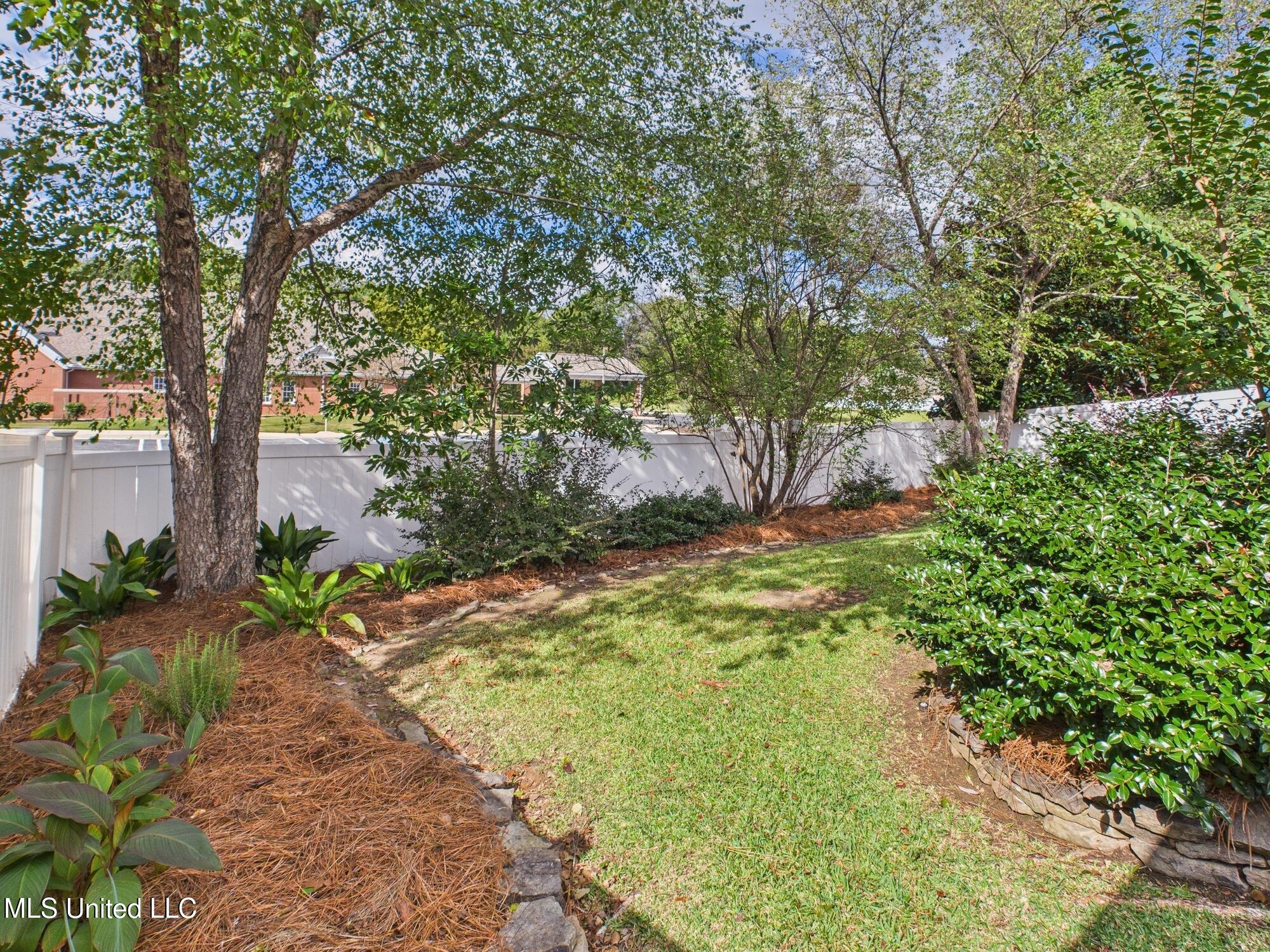 207 Geneva Boulevard Property Photo 33