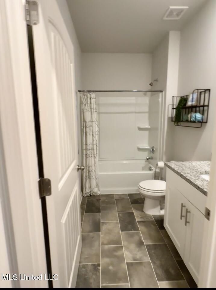 100 Pine Street Property Photo 4