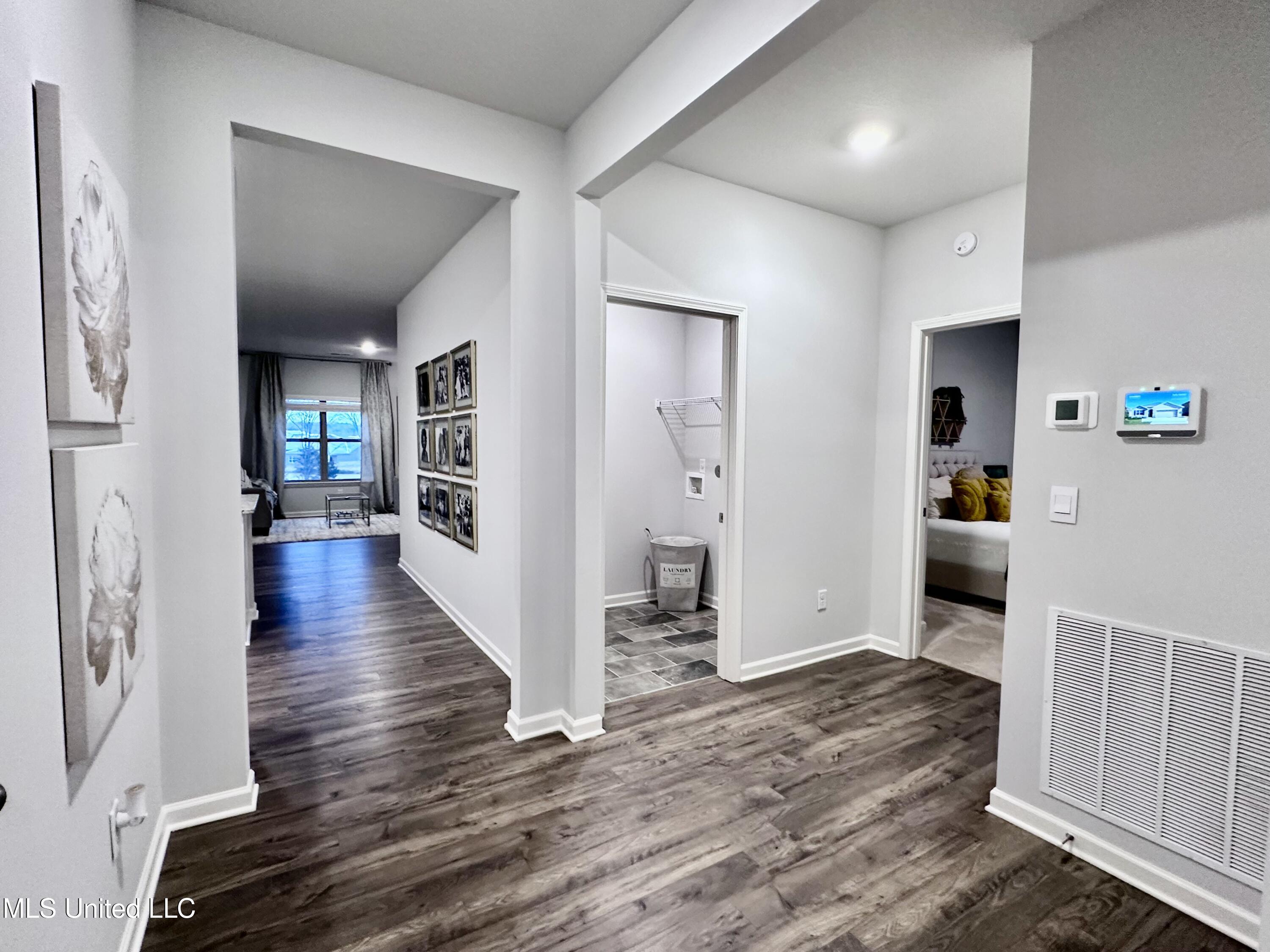 100 Pine Street Property Photo 5