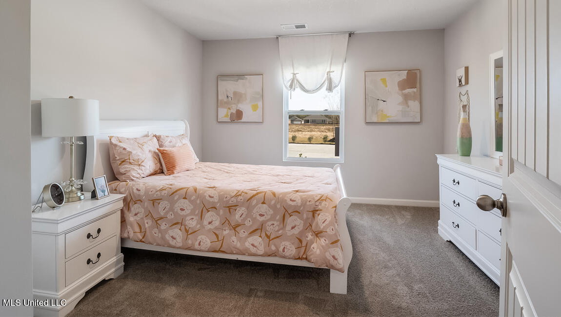 100 Pine Street Property Photo 13