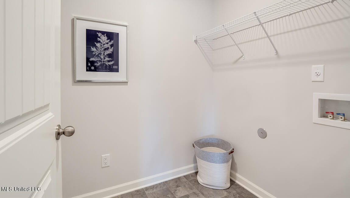100 Pine Street Property Photo 16