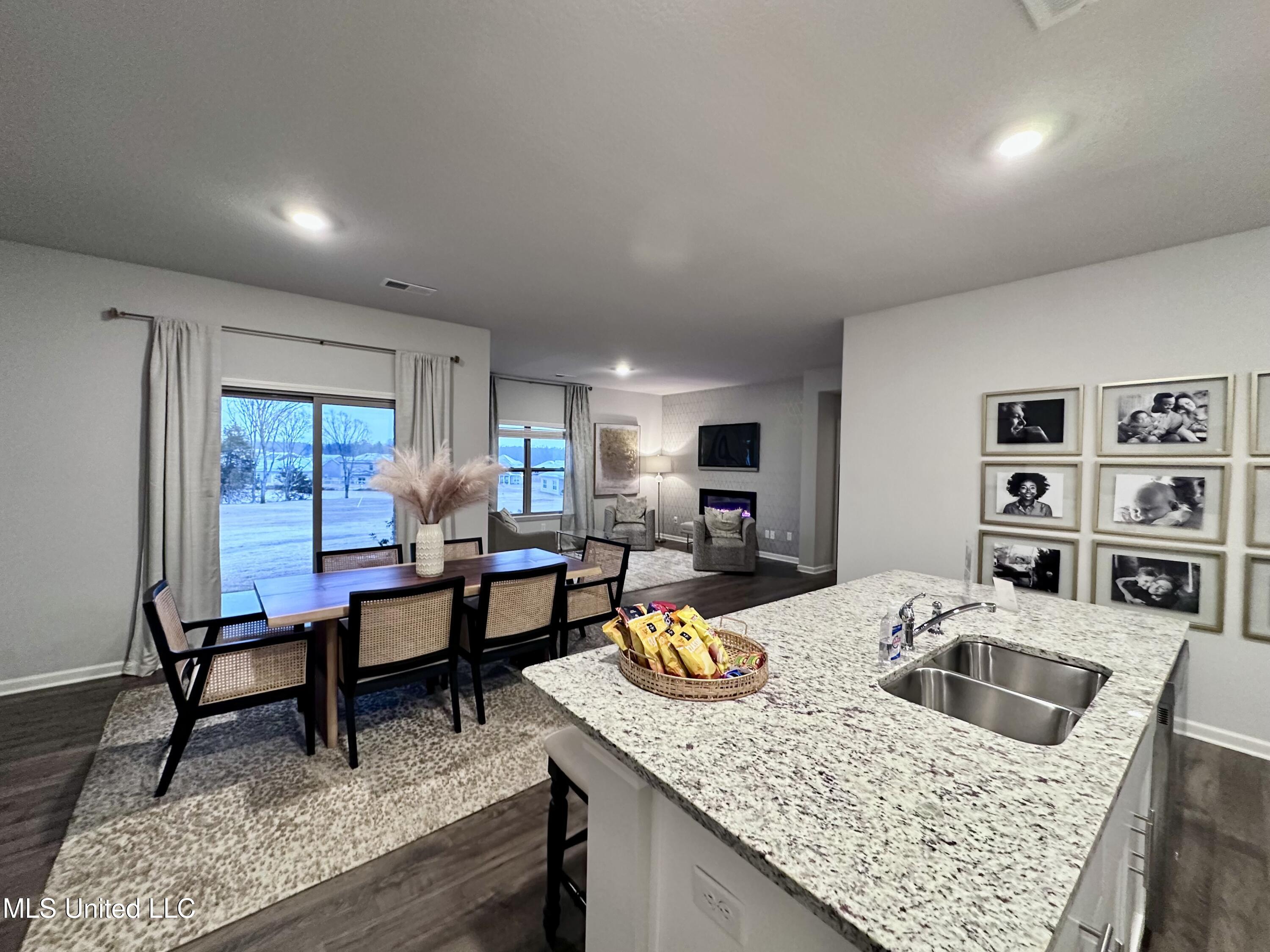 100 Pine Street Property Photo 18