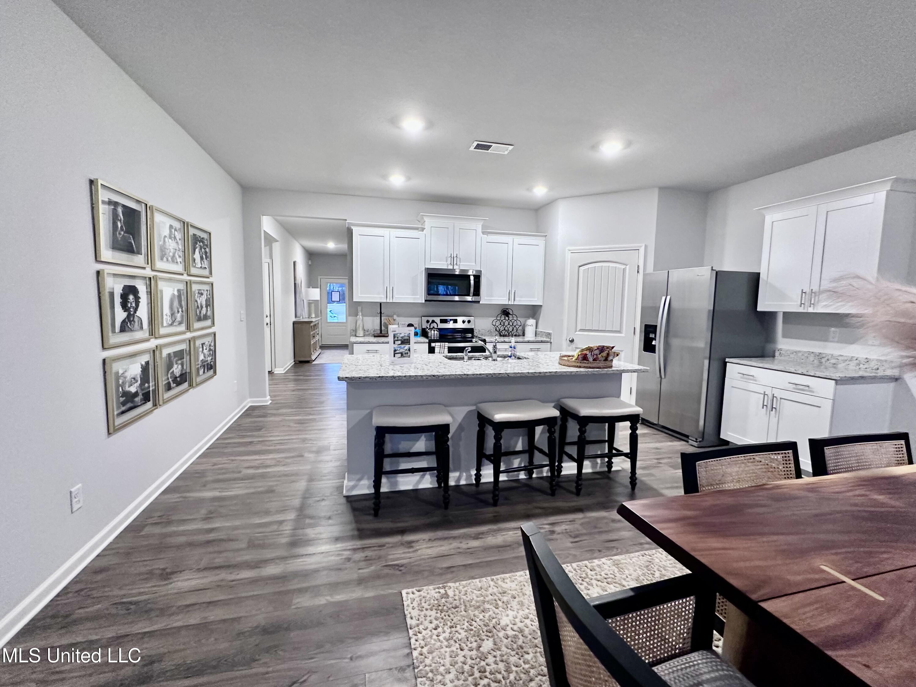 100 Pine Street Property Photo 19