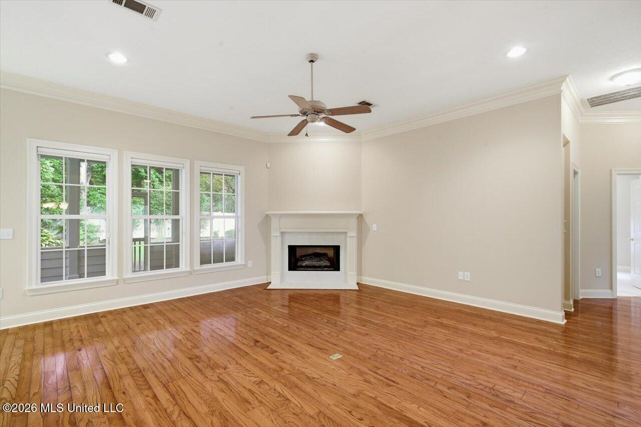 208 Geneva Boulevard Property Photo 9