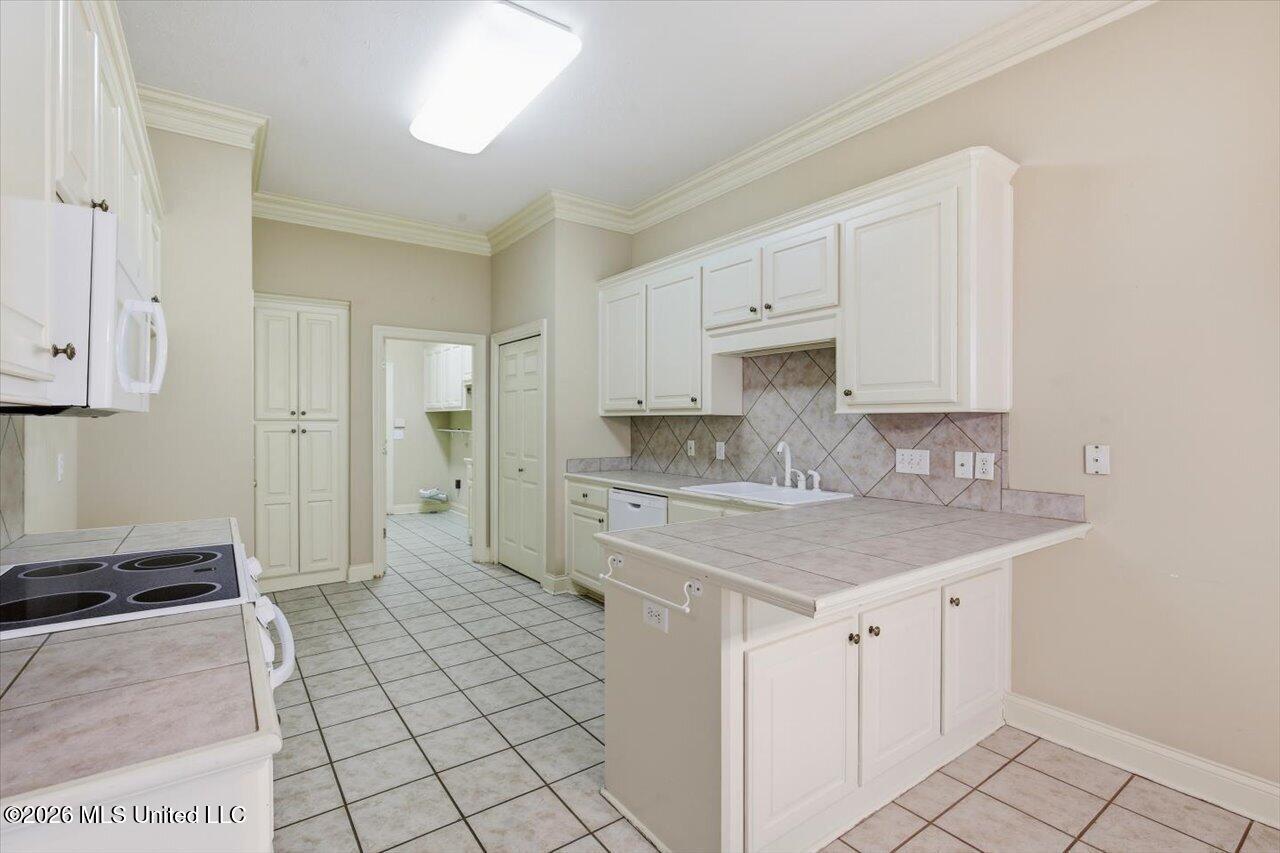 208 Geneva Boulevard Property Photo 12