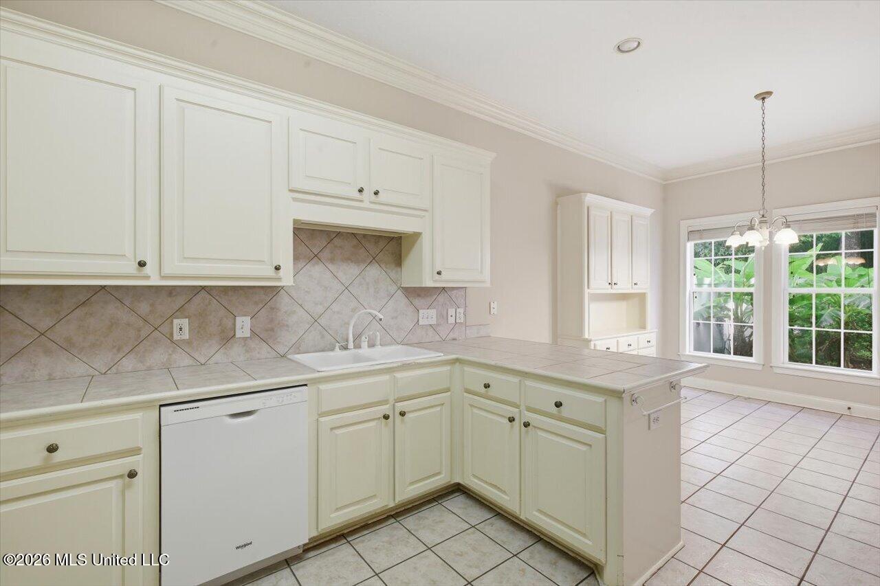 208 Geneva Boulevard Property Photo 14