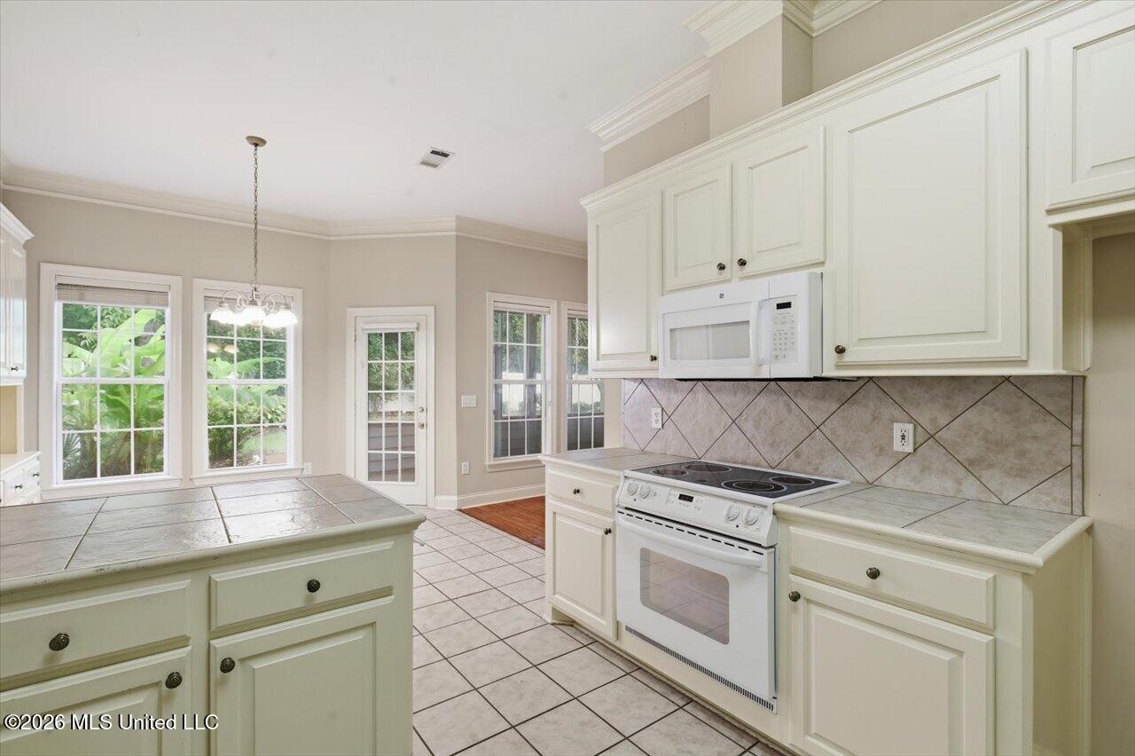208 Geneva Boulevard Property Photo 15