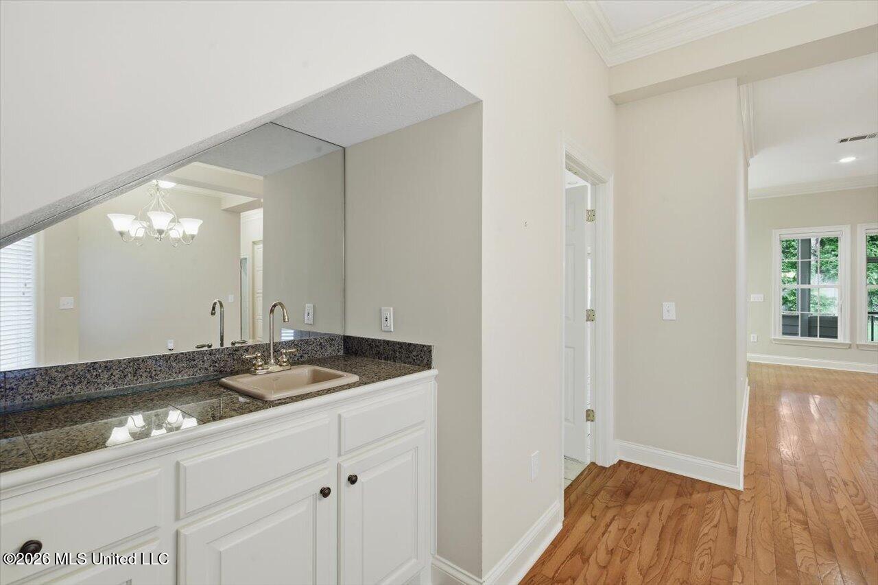 208 Geneva Boulevard Property Photo 18
