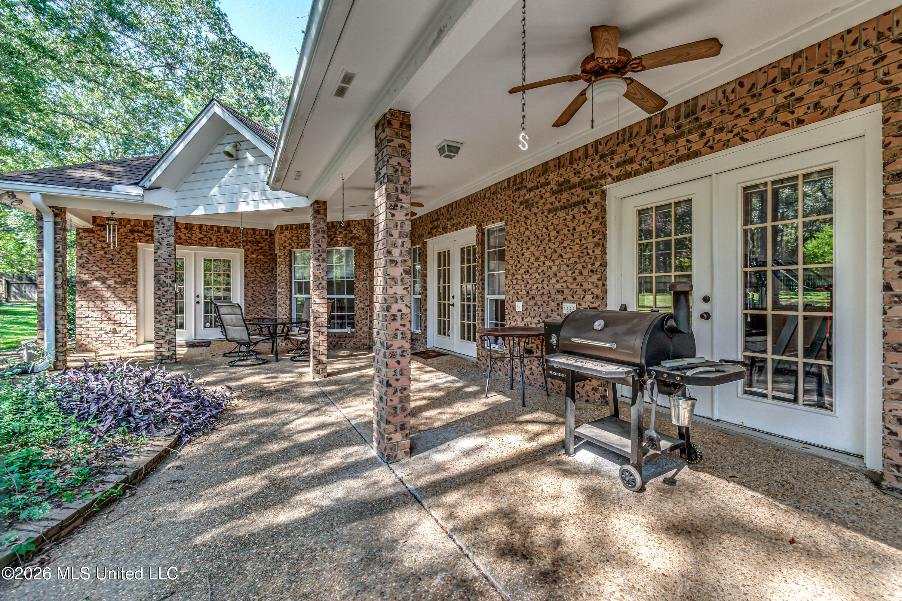 204 Woodrun Drive Property Photo 16