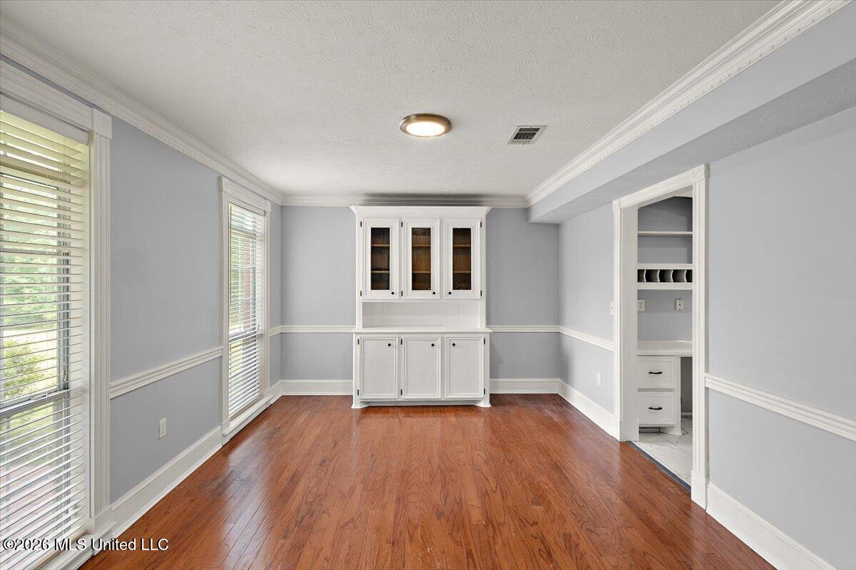 5049 Springridge Road Property Photo 6