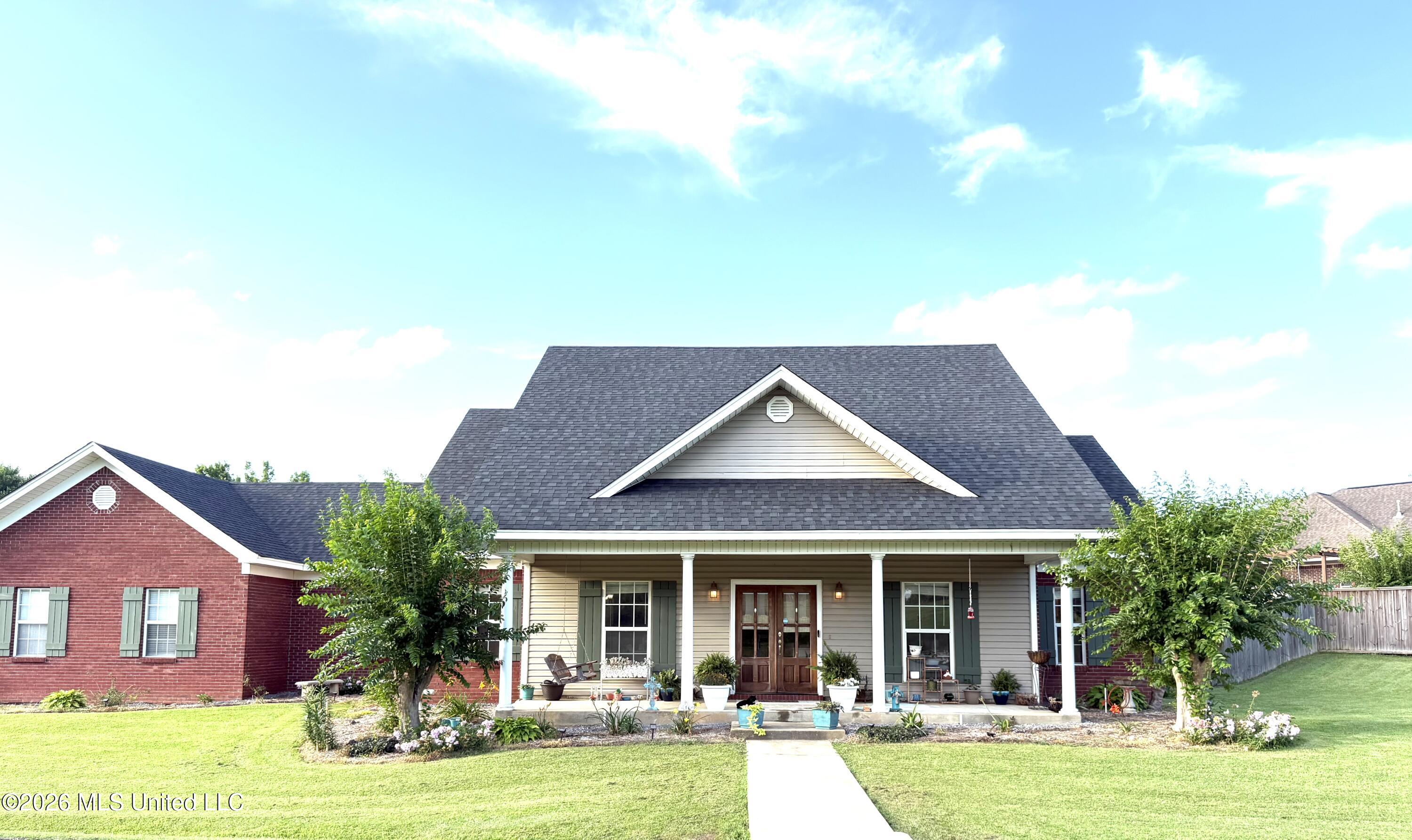 11 Rolling Green Circle Property Photo 1