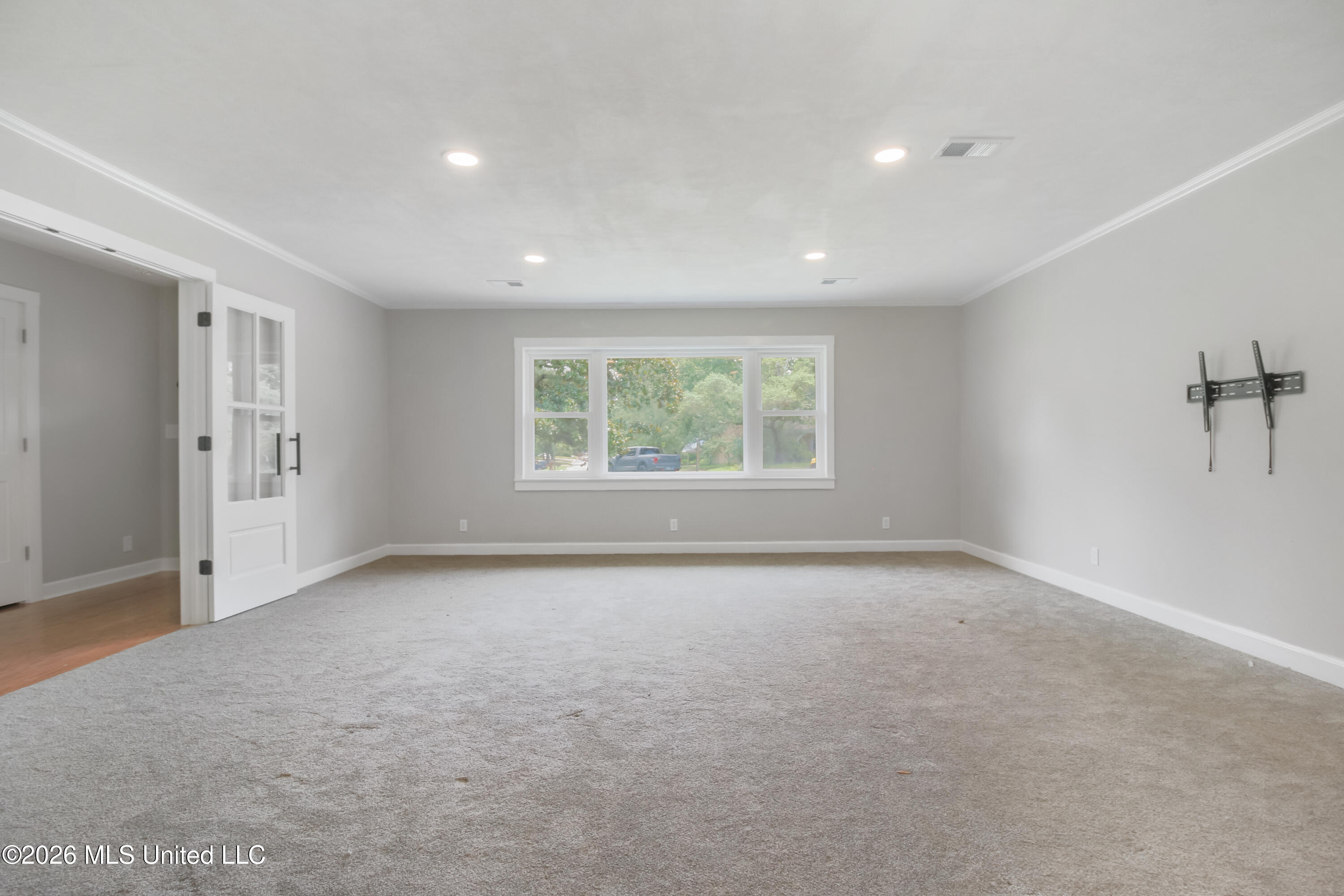 325 Oakridge Circle Property Photo 7
