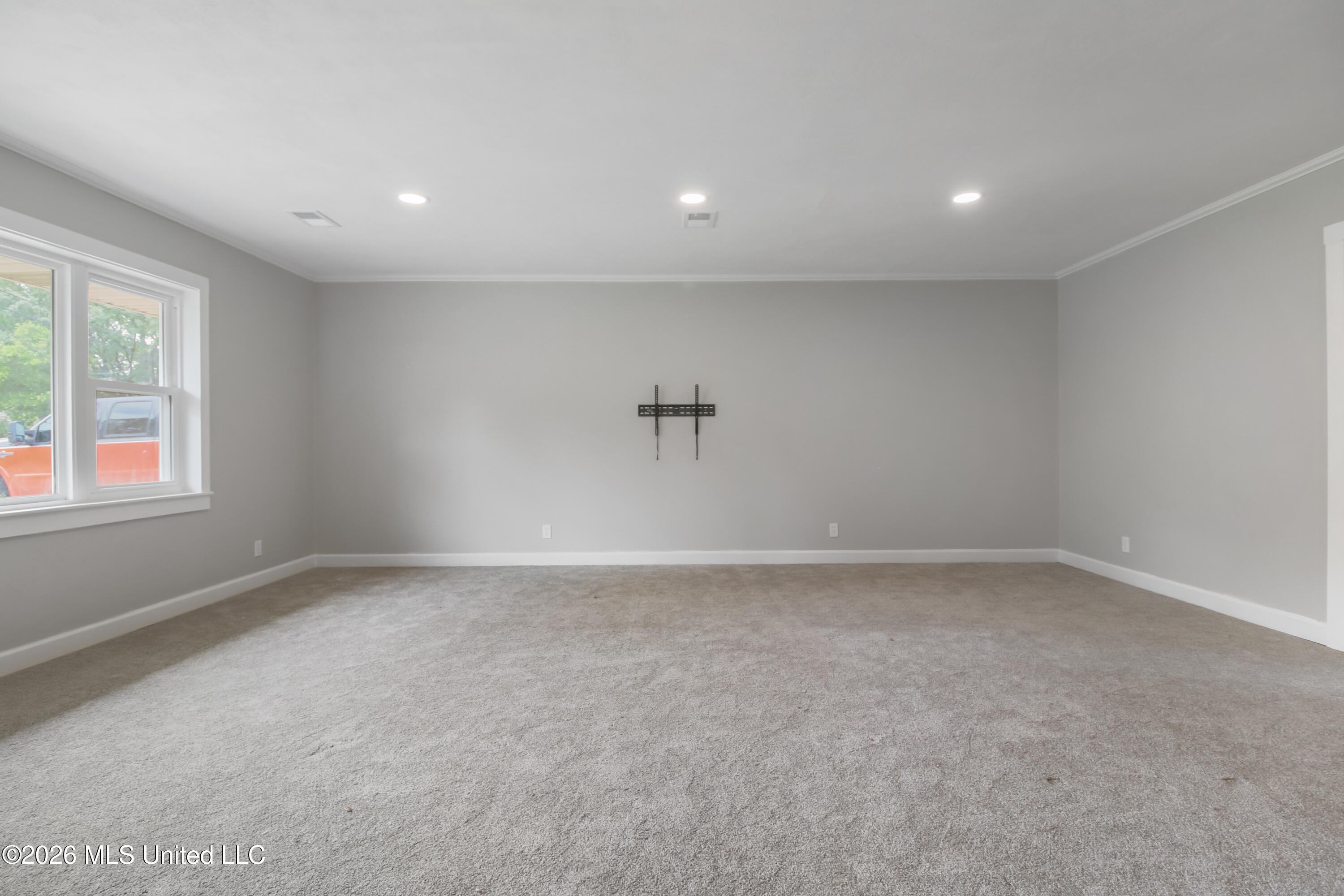325 Oakridge Circle Property Photo 8