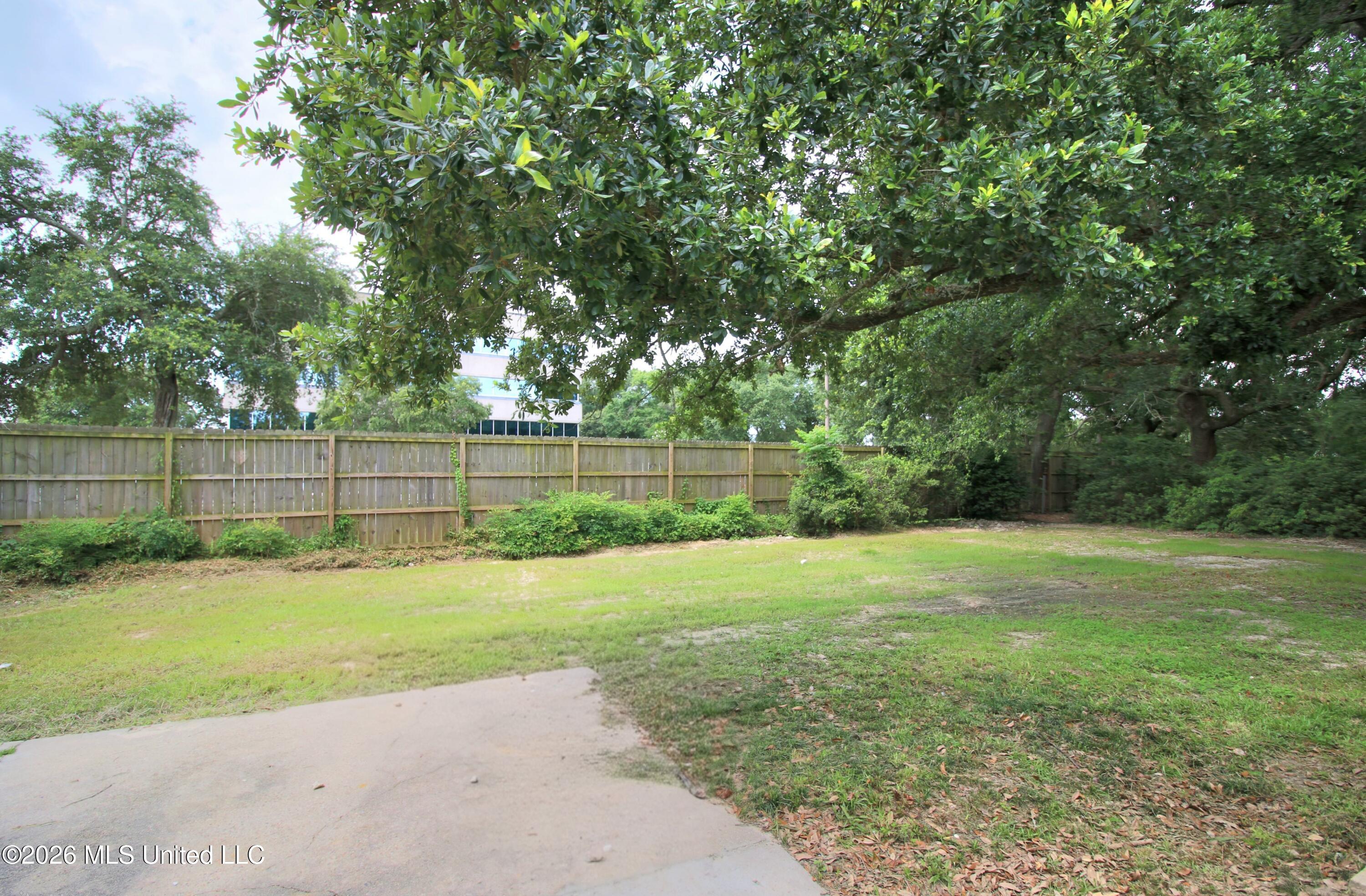 325 Oakridge Circle Property Photo 25