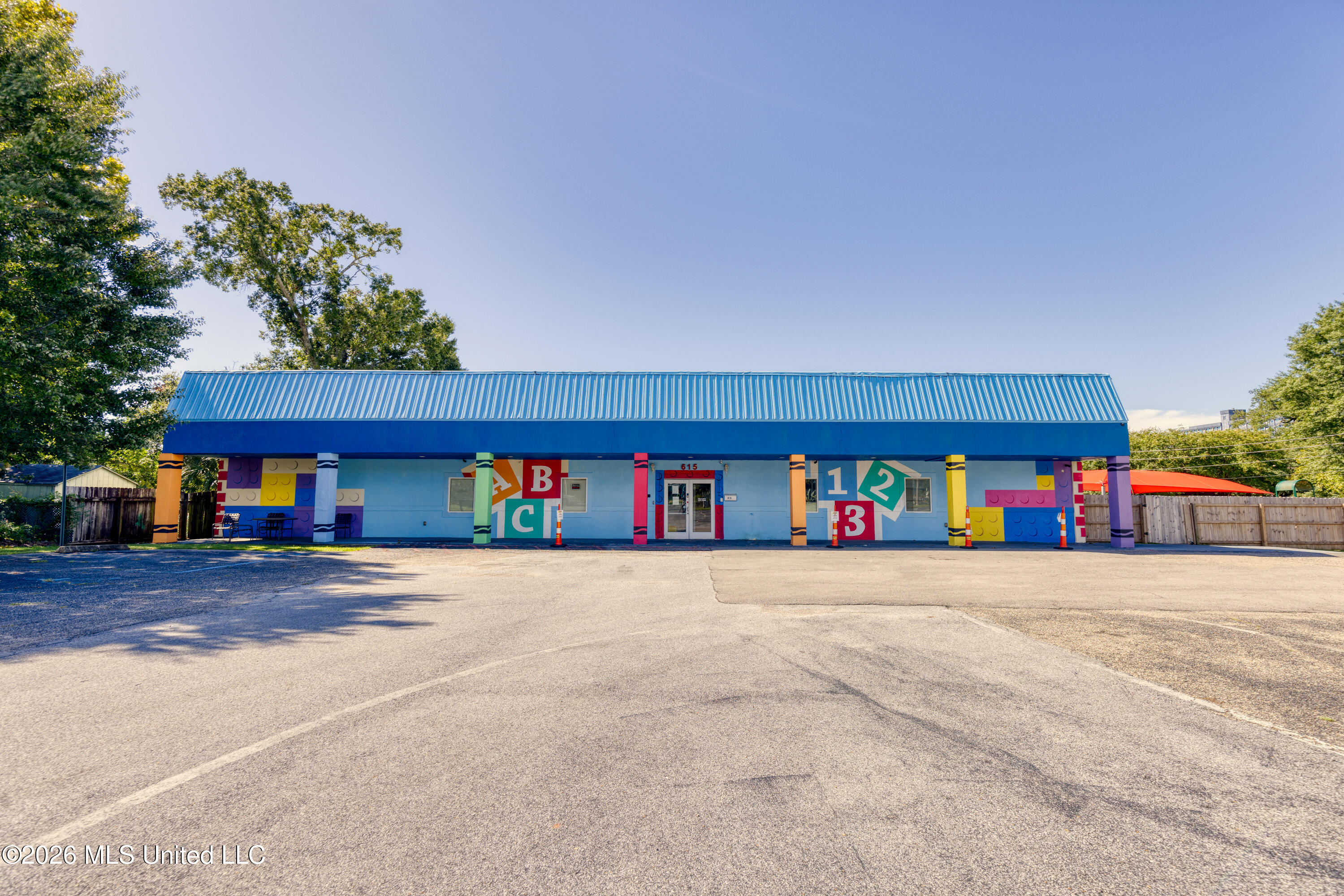 615 Howard Avenue Property Photo 1