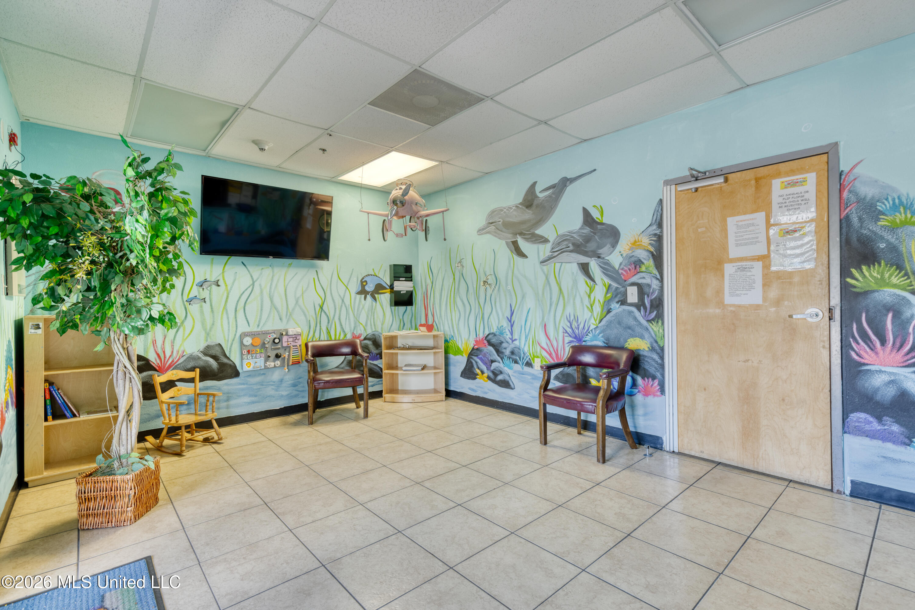 615 Howard Avenue Property Photo 4