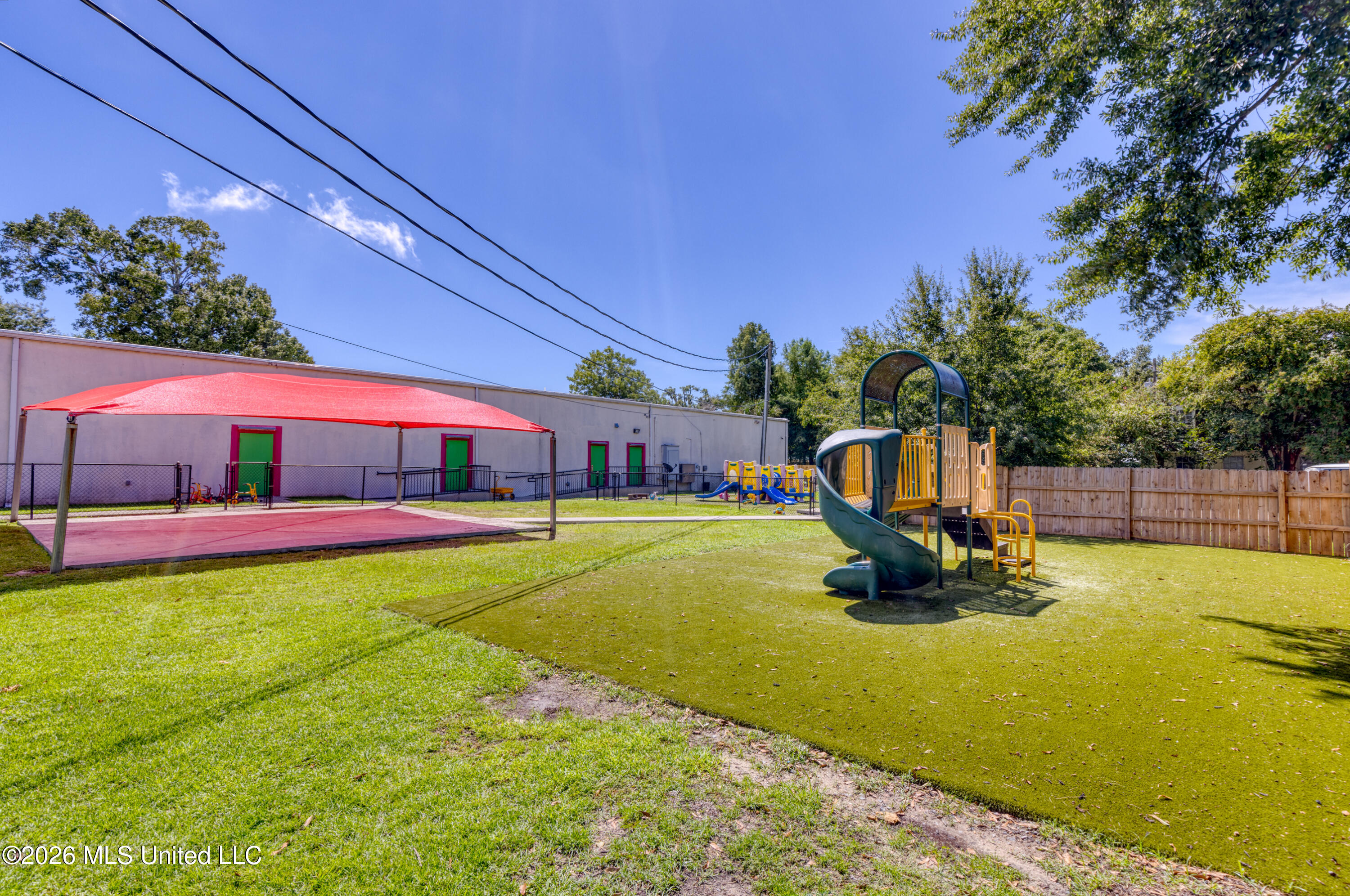 615 Howard Avenue Property Photo 29