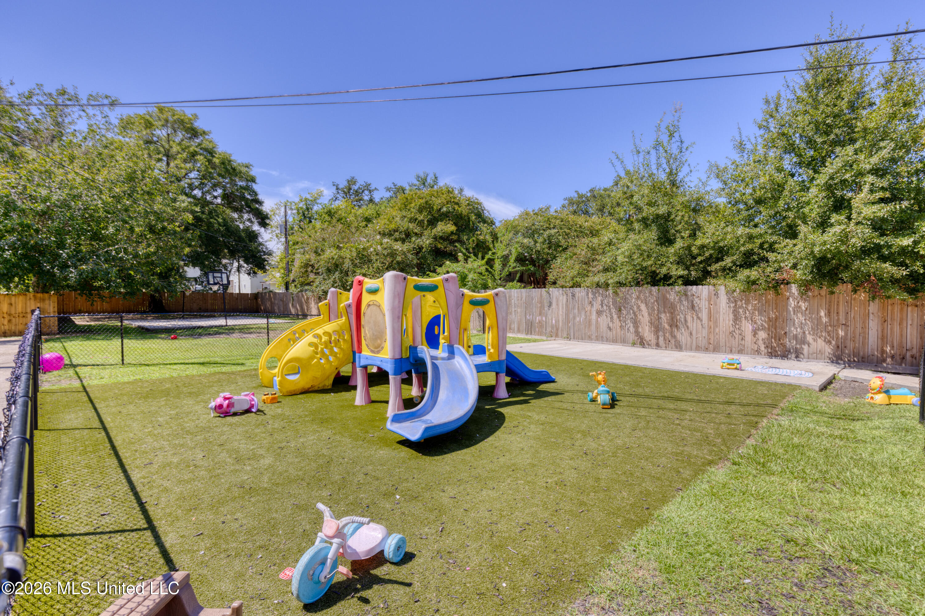 615 Howard Avenue Property Photo 30