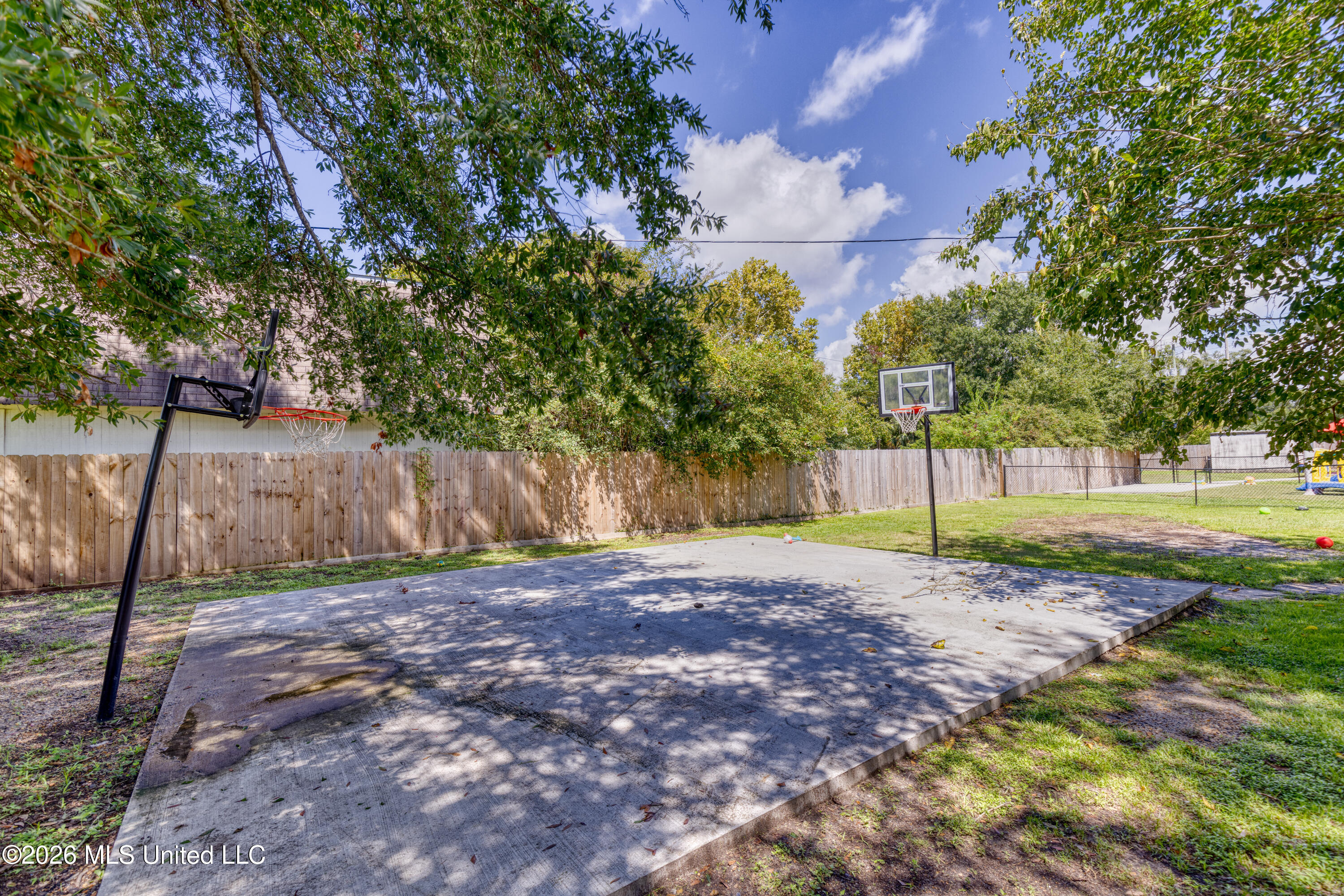 615 Howard Avenue Property Photo 33
