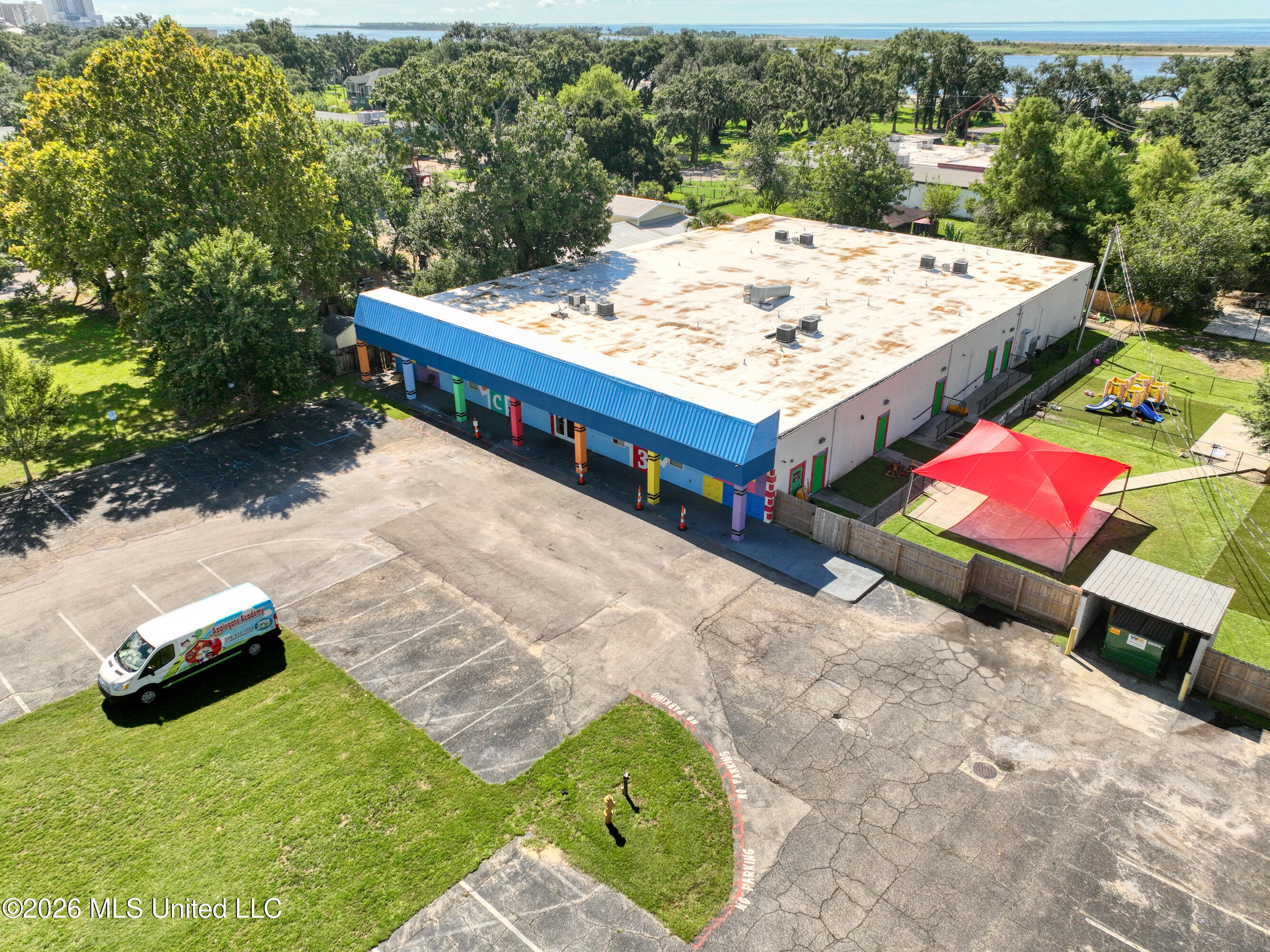 615 Howard Avenue Property Photo 35