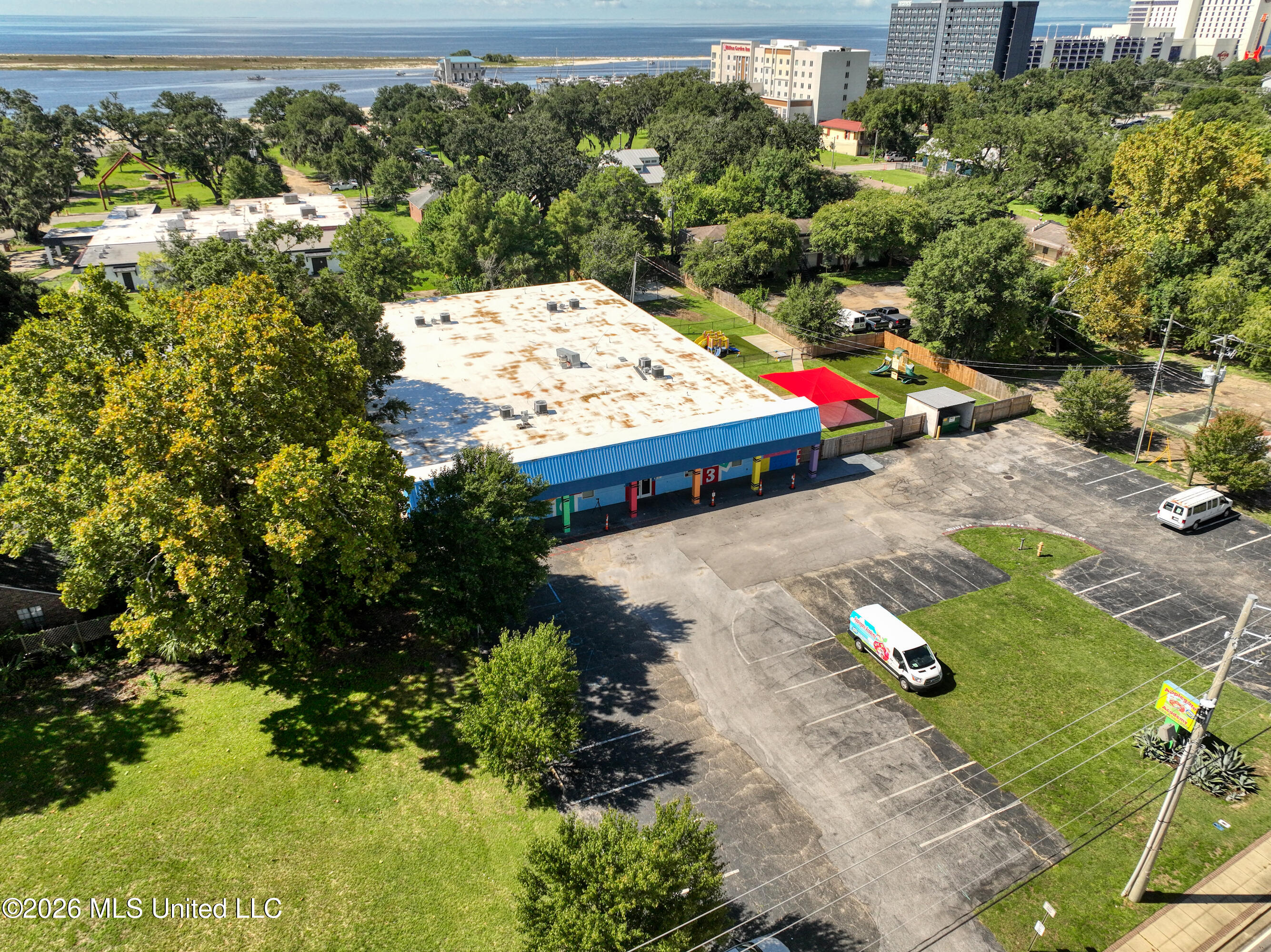 615 Howard Avenue Property Photo 37