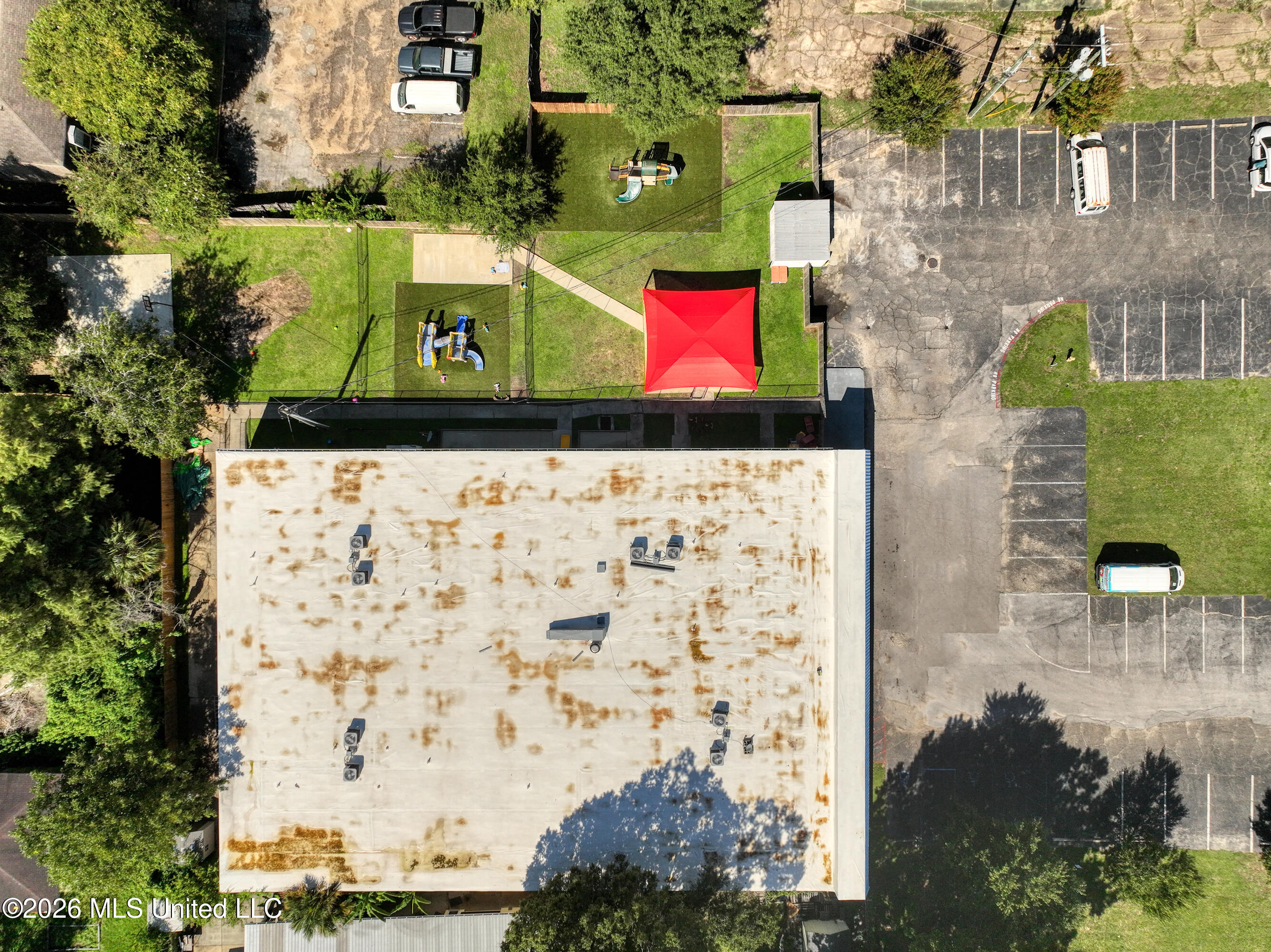 615 Howard Avenue Property Photo 39