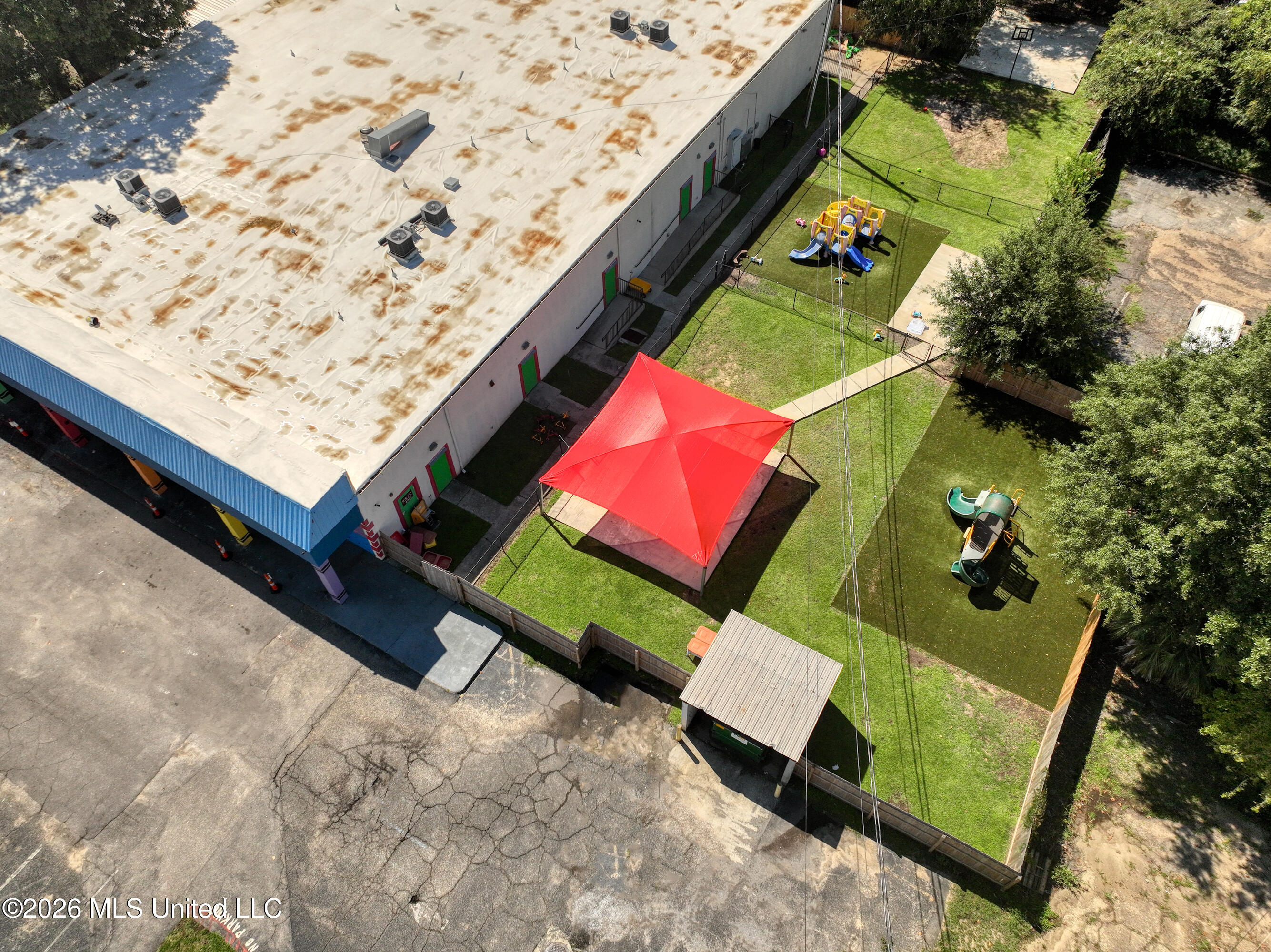 615 Howard Avenue Property Photo 41