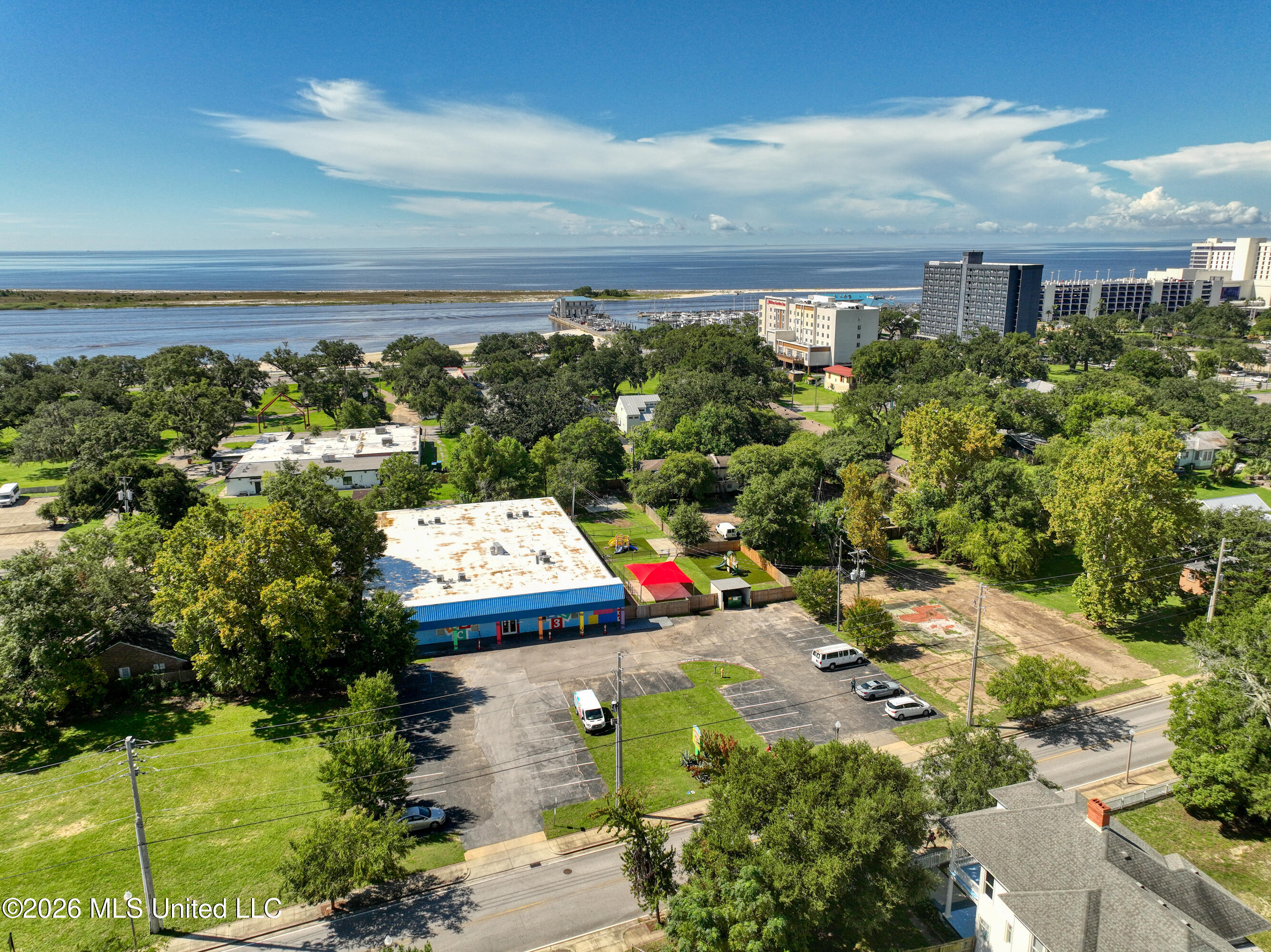 615 Howard Avenue Property Photo 42