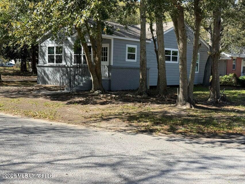 1811 Wilson Avenue Property Photo 1