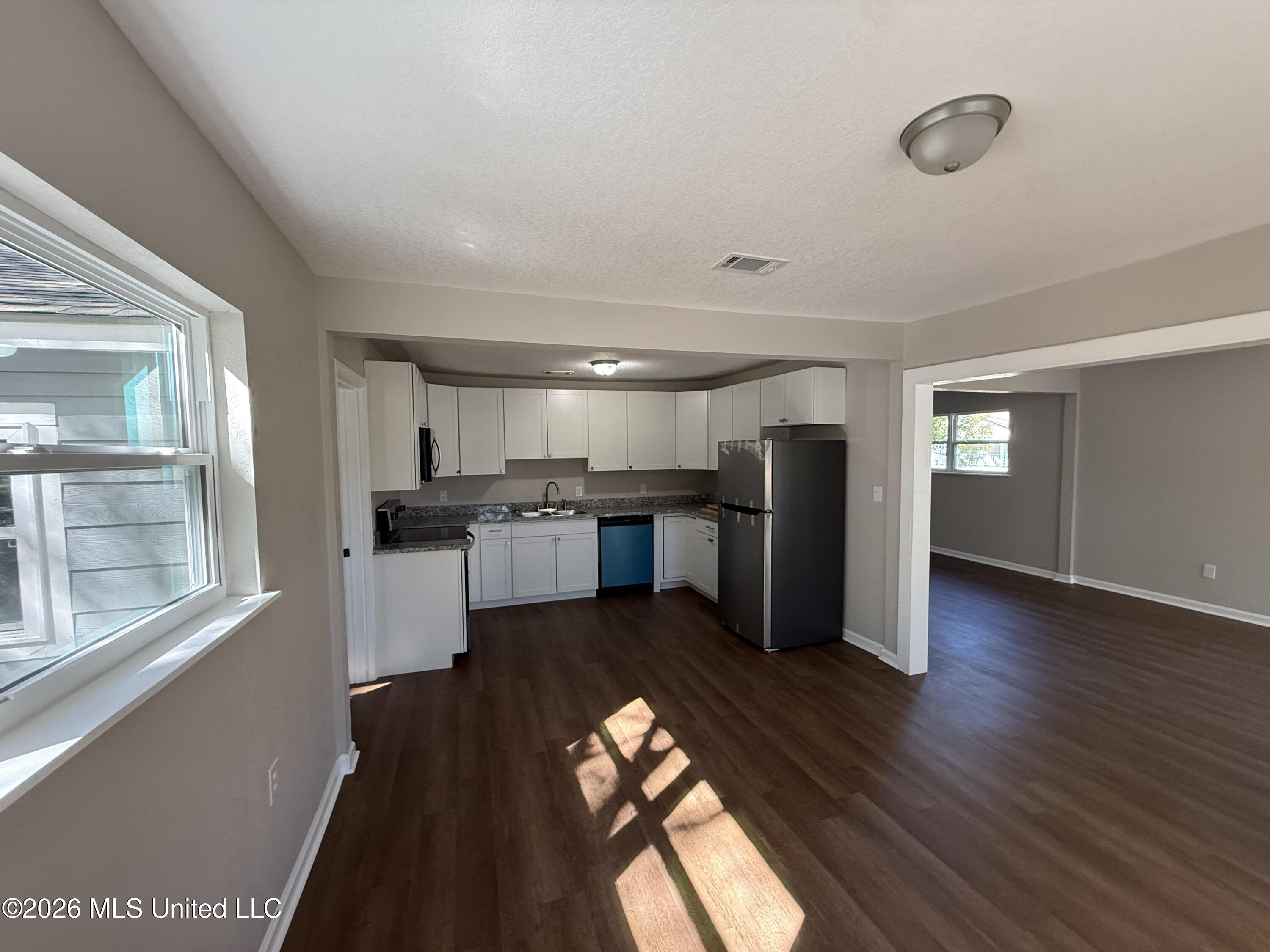 1811 Wilson Avenue Property Photo 3