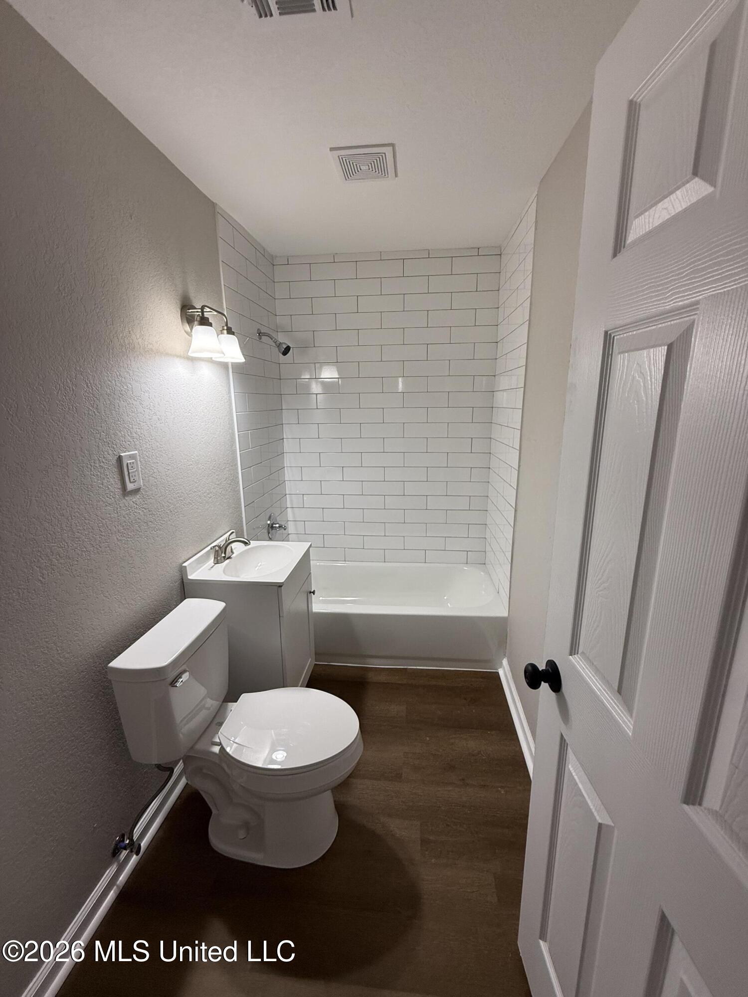 1811 Wilson Avenue Property Photo 4
