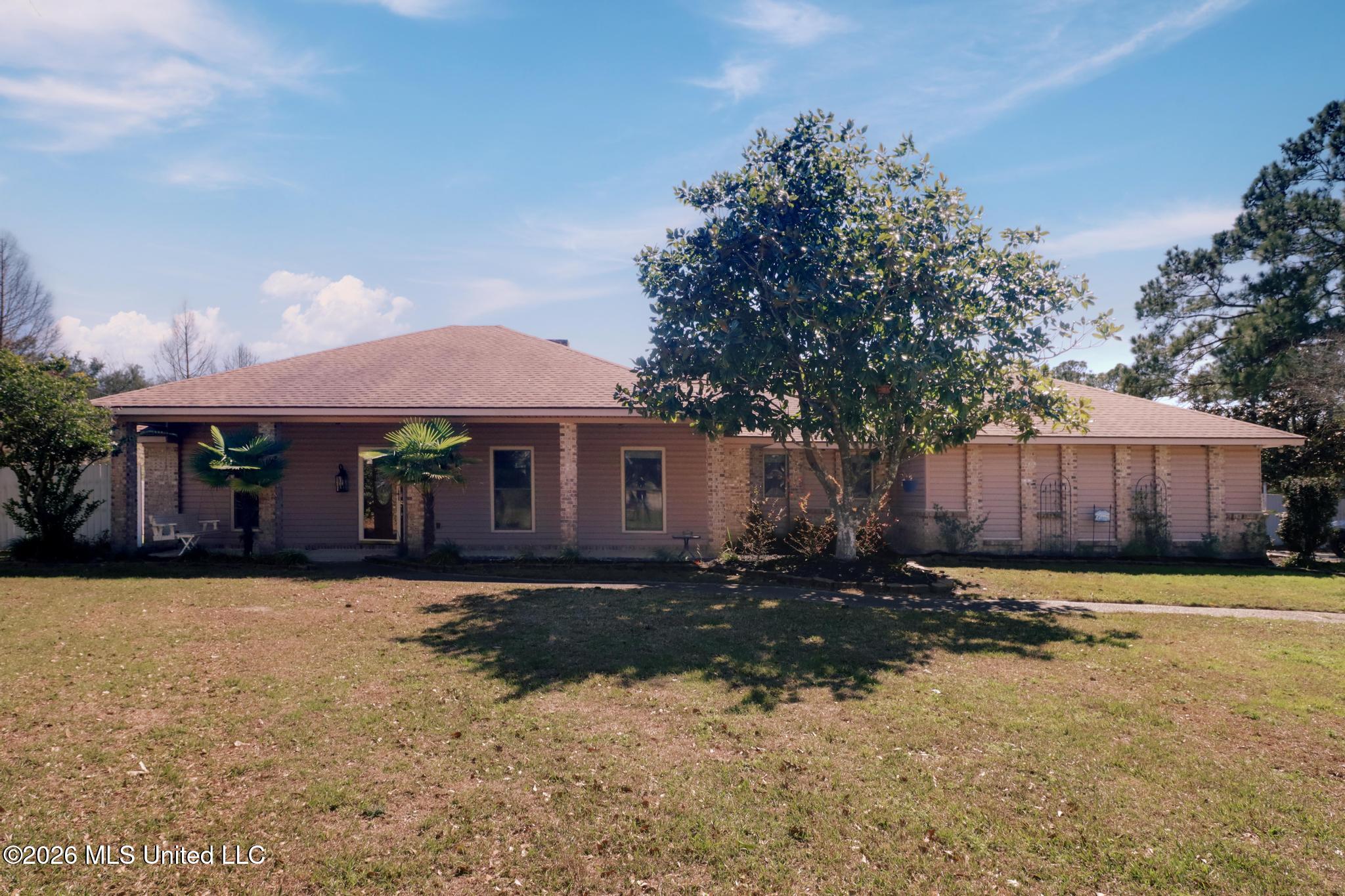 11201 Creek Drive Property Photo 1