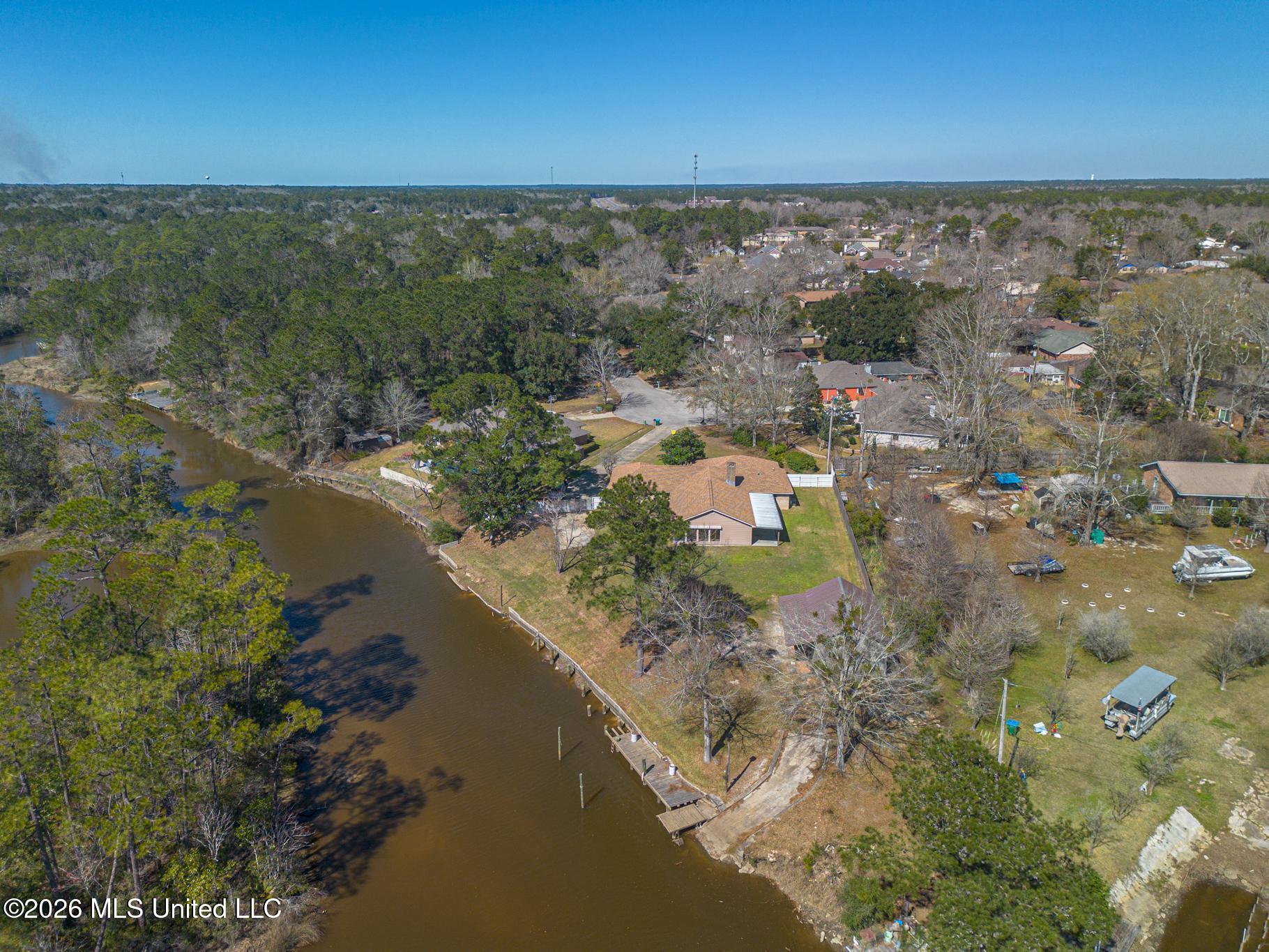 11201 Creek Drive Property Photo 2