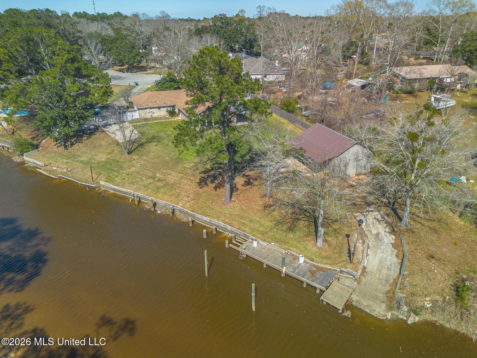 11201 Creek Drive Property Photo 4