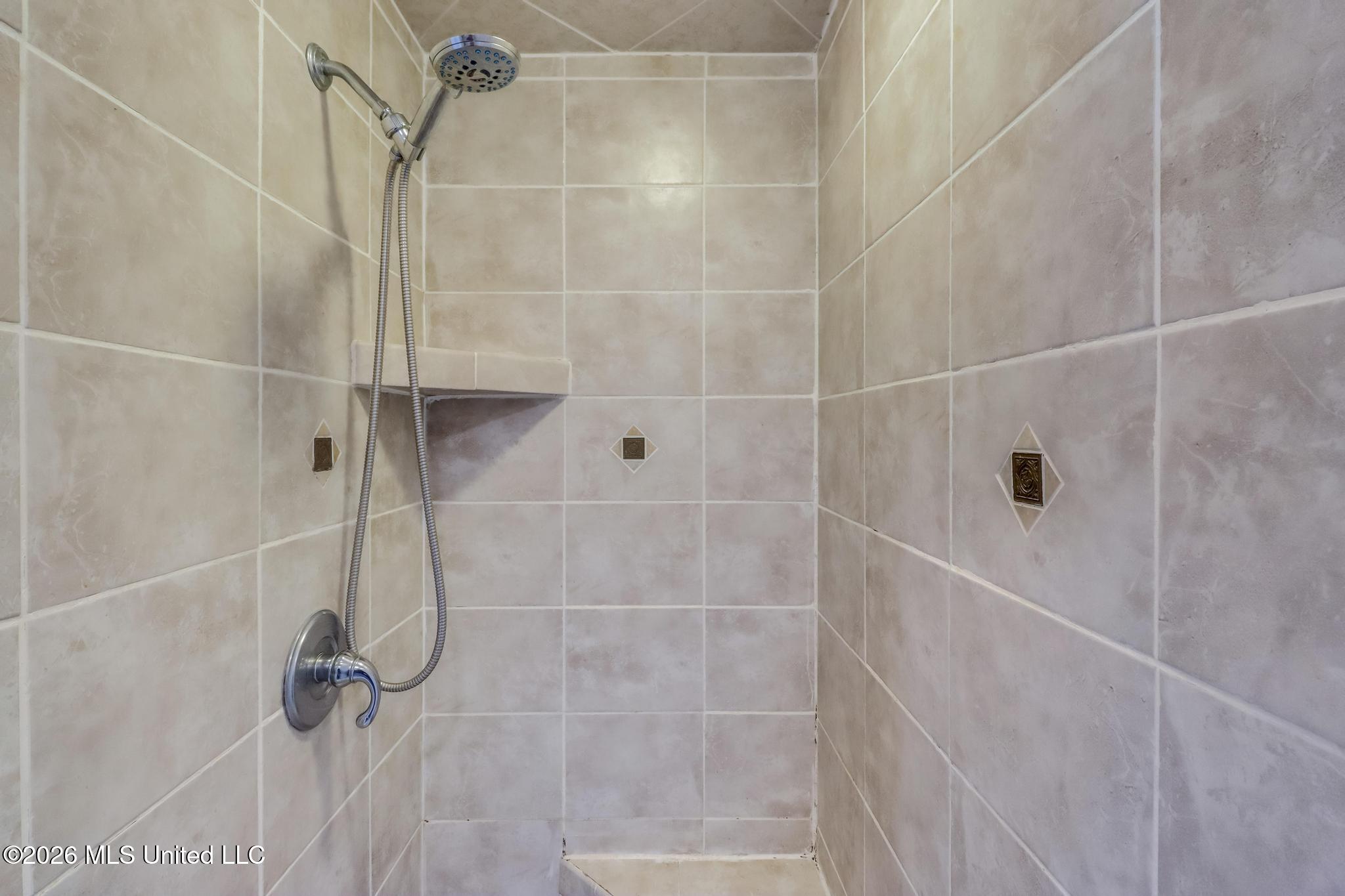 11201 Creek Drive Property Photo 11