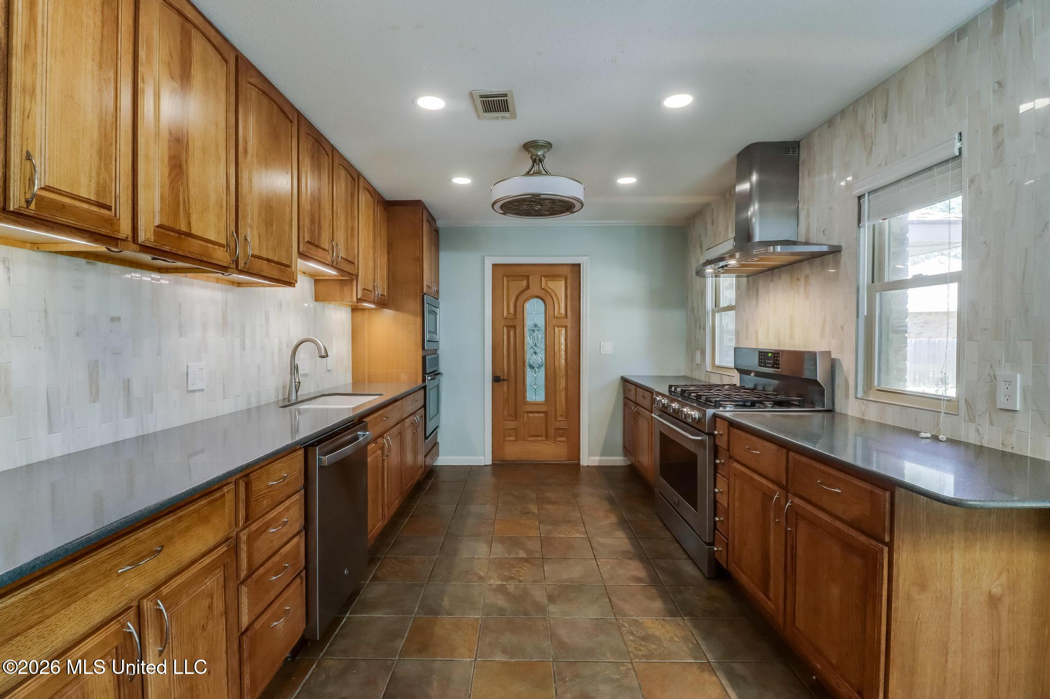 11201 Creek Drive Property Photo 16